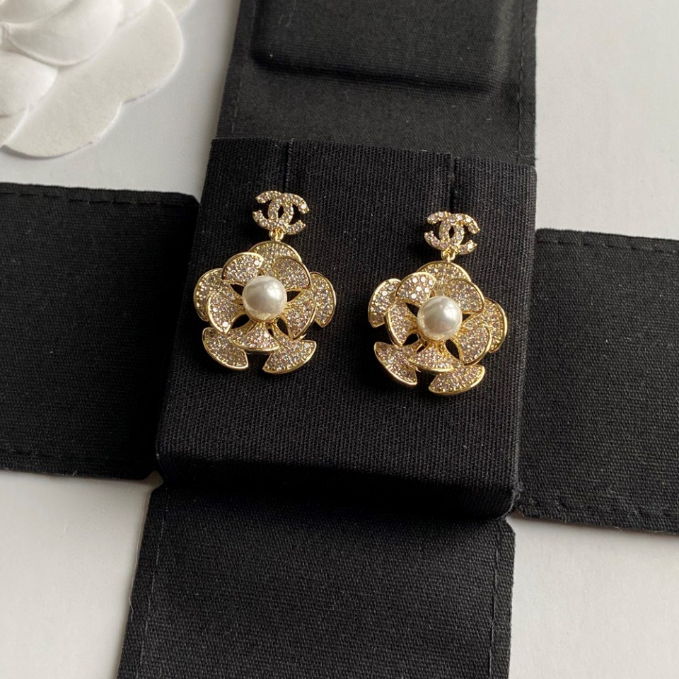 [TOP] CHANEL Flower CC Earrings - Gold