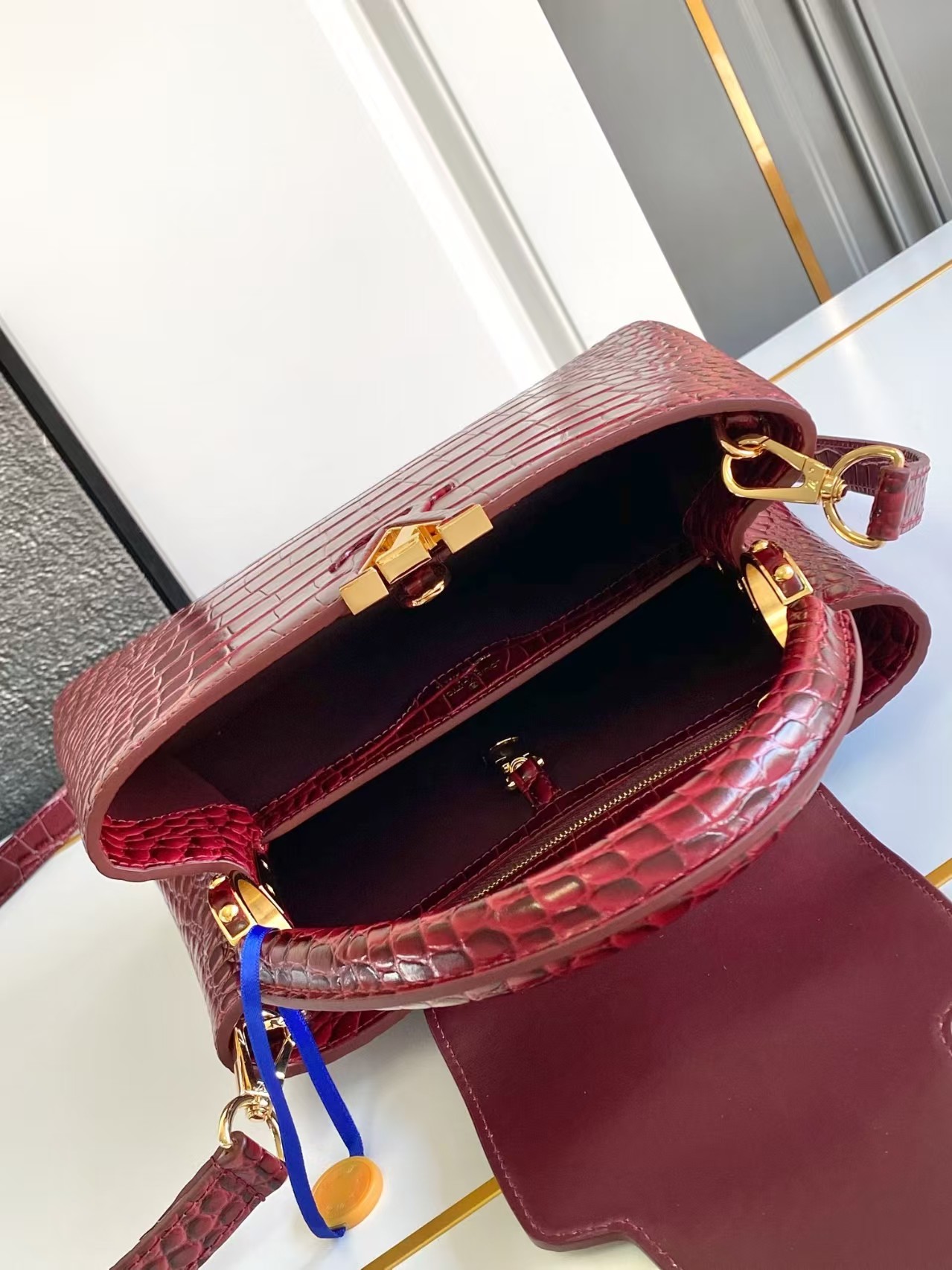 [TOP] Louis Vuitton LV Capucines Crocodile Pattern Bag Made of Cowhide 27.0 x 18.0 x 9.0 cm - Red