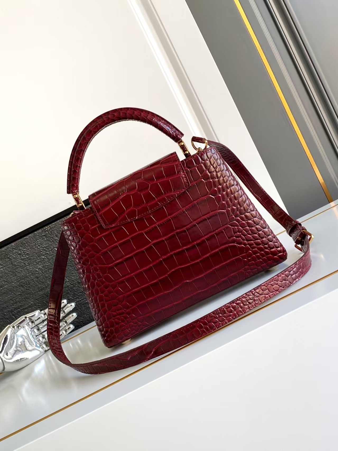 [TOP] Louis Vuitton LV Capucines Crocodile Pattern Bag Made of Cowhide 27.0 x 18.0 x 9.0 cm - Red