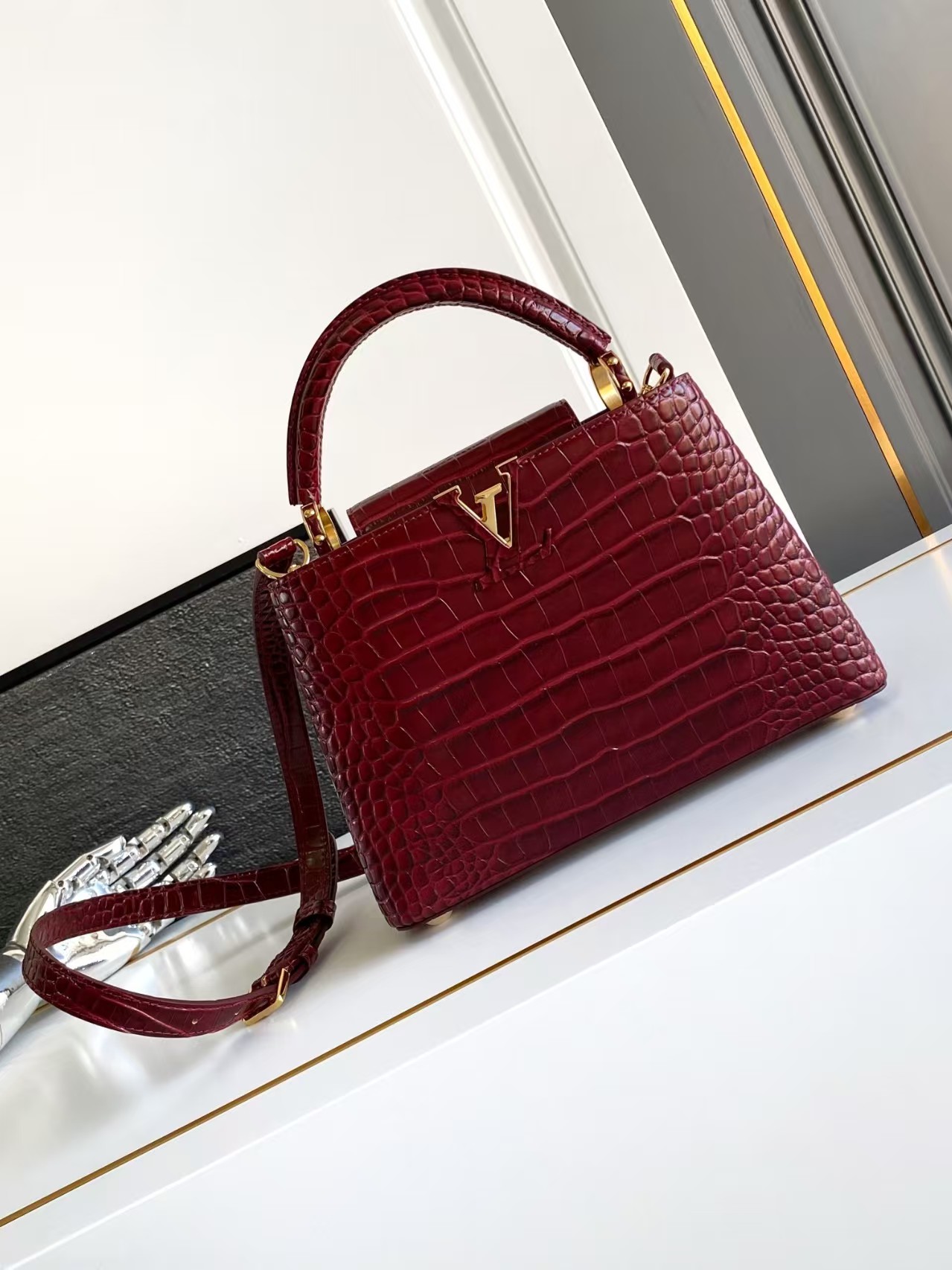 [TOP] Louis Vuitton LV Capucines Crocodile Pattern Bag Made of Cowhide 27.0 x 18.0 x 9.0 cm - Red