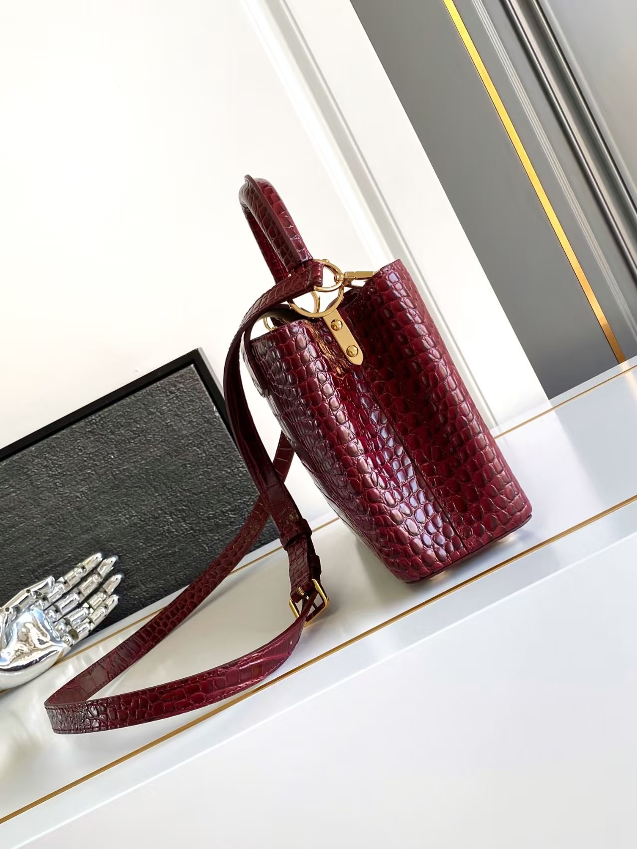 [TOP] Louis Vuitton LV Capucines Crocodile Pattern Bag Made of Cowhide 27.0 x 18.0 x 9.0 cm - Red