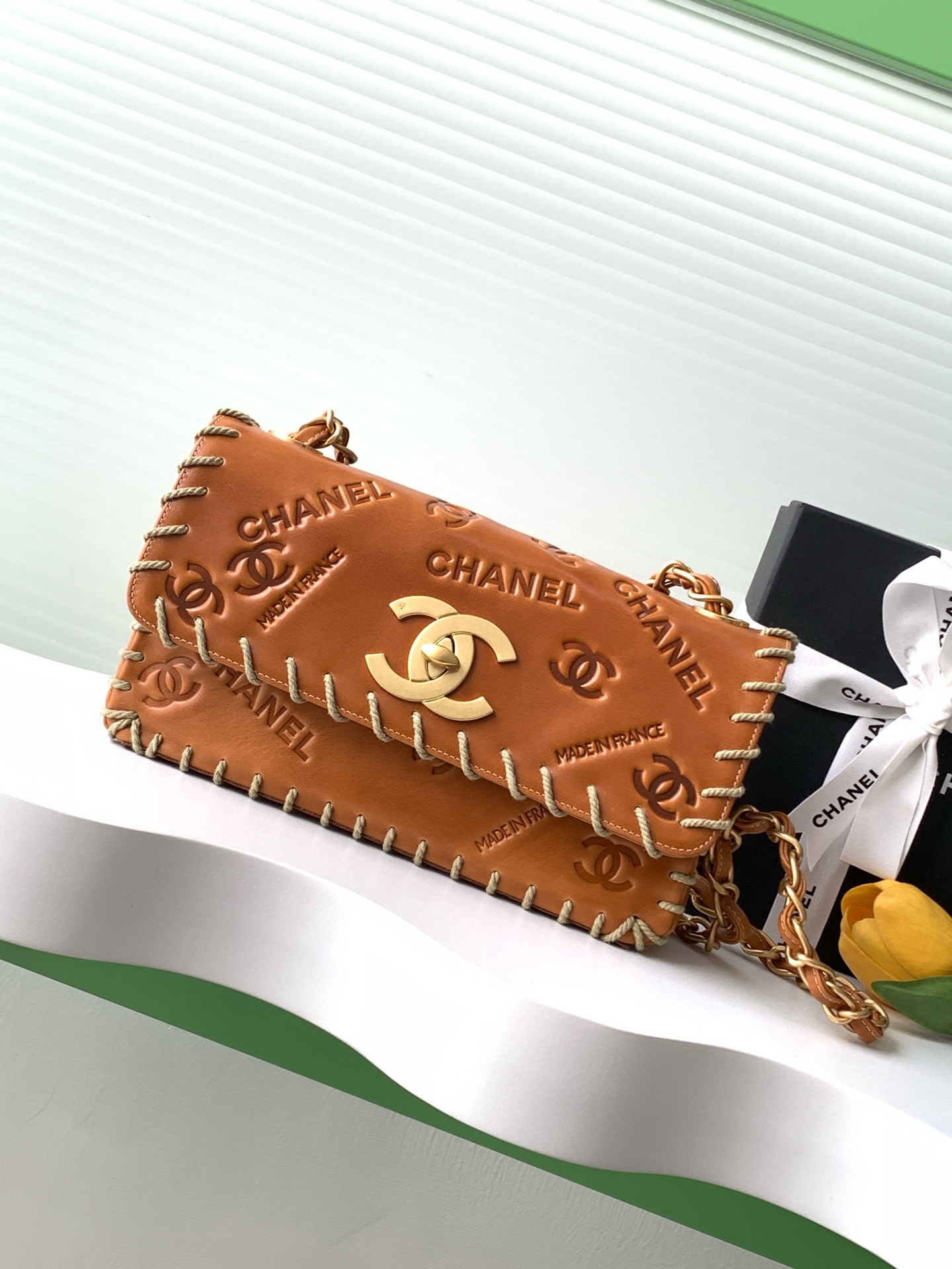 [TOP] CHANEL Vintage Classic Flap Bag with Logo+Embossed Letters + Weaving 25cm - Brown