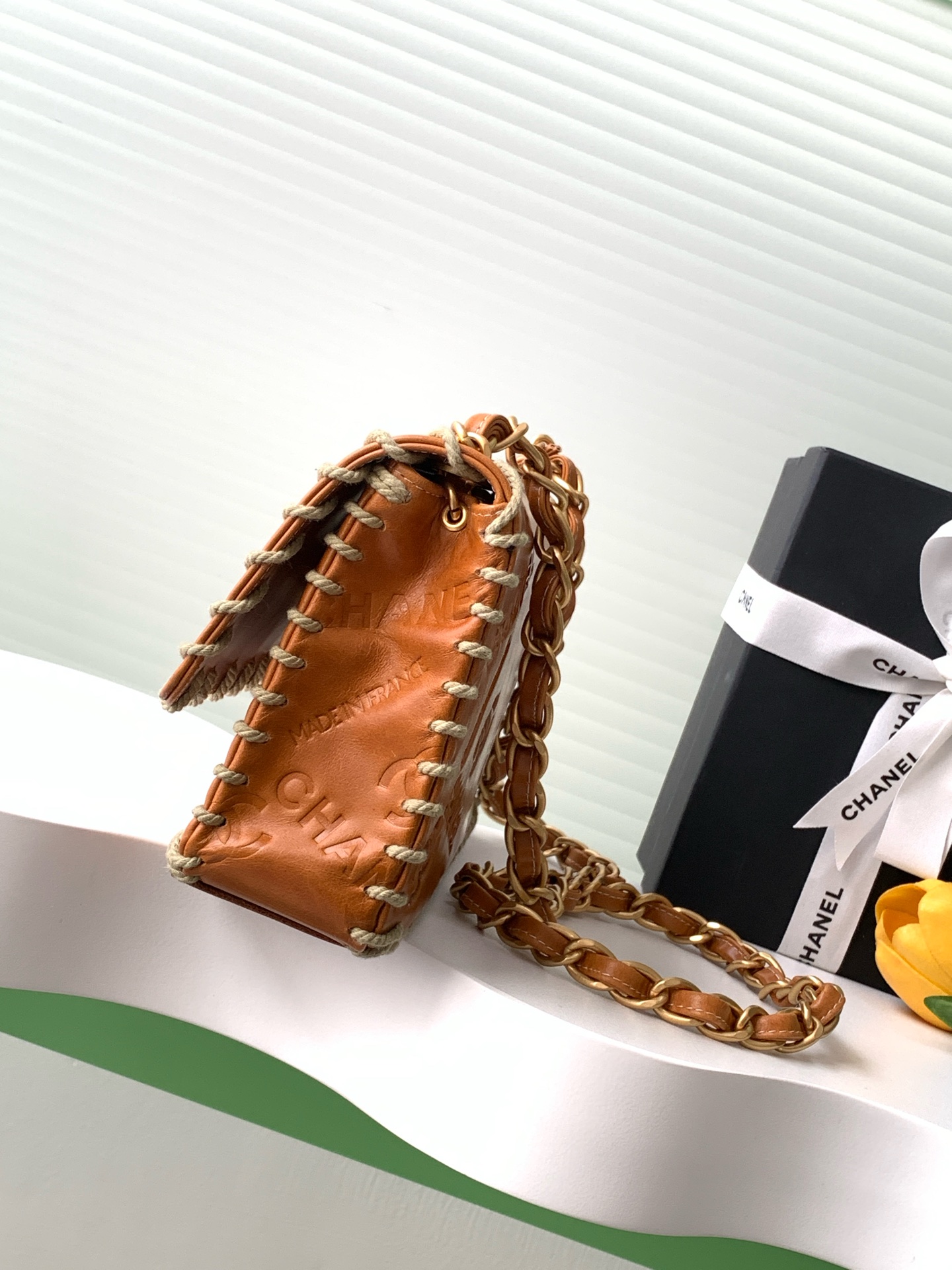 [TOP] CHANEL Vintage Classic Flap Bag with Logo+Embossed Letters + Weaving 25cm - Brown