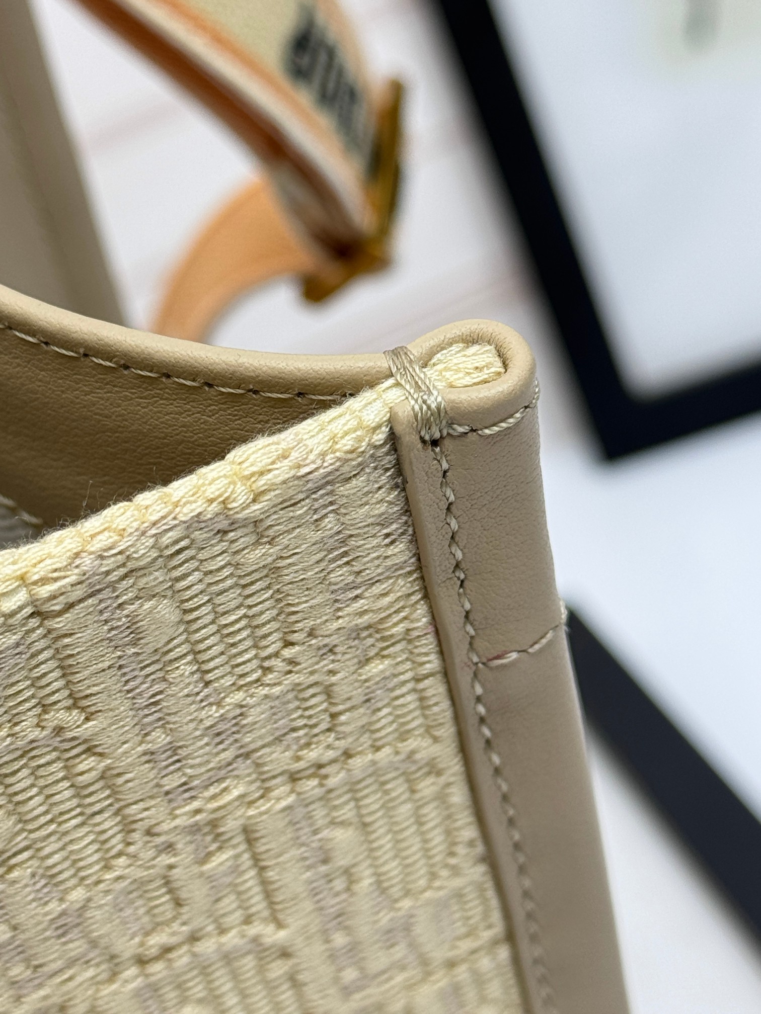 [TOP] Christian Dior Book Tote Bag Cow Leather 26.5*22*14 cm/36.5*28*17.5 cm - Apricot