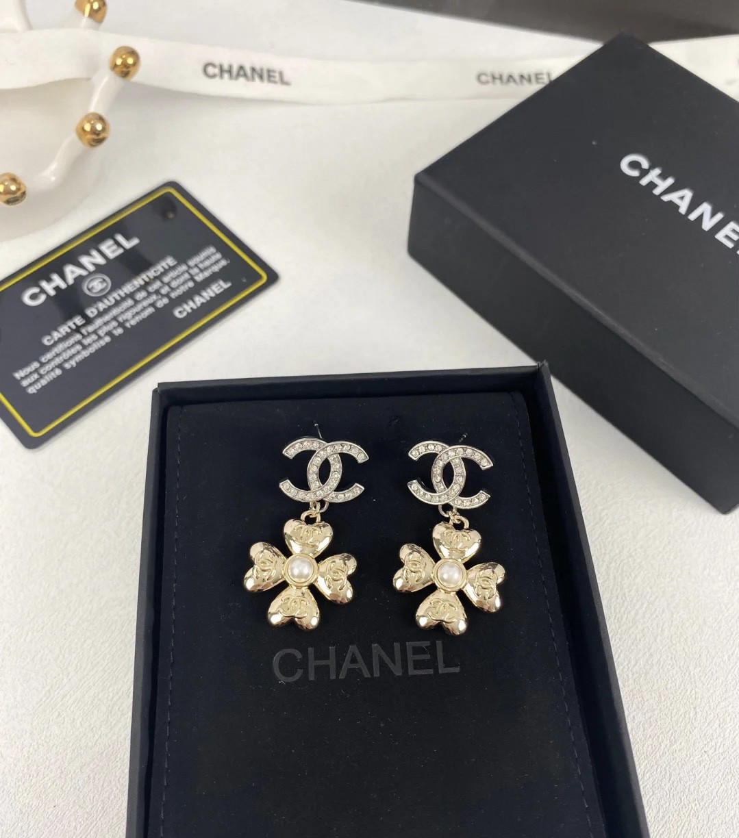 [TOP] CHANEL Earrings - Gold