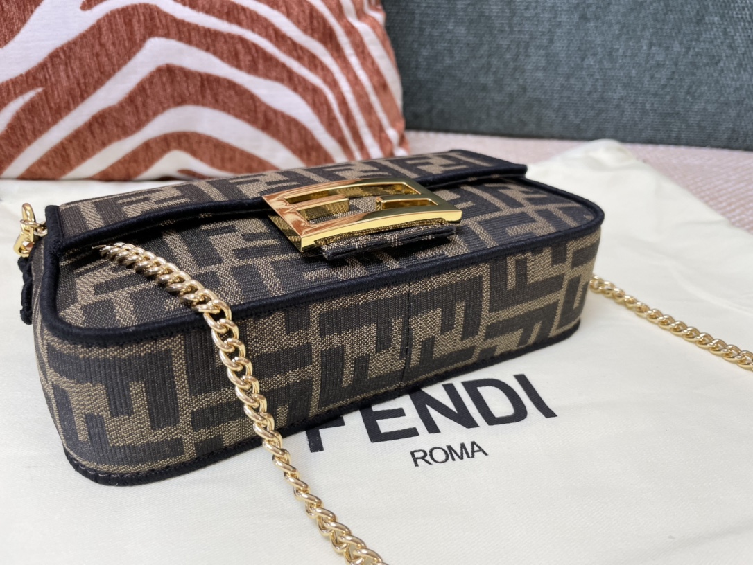 [TOP] FENDI Baguette Canvas Bag 26x13x6cm - Brown