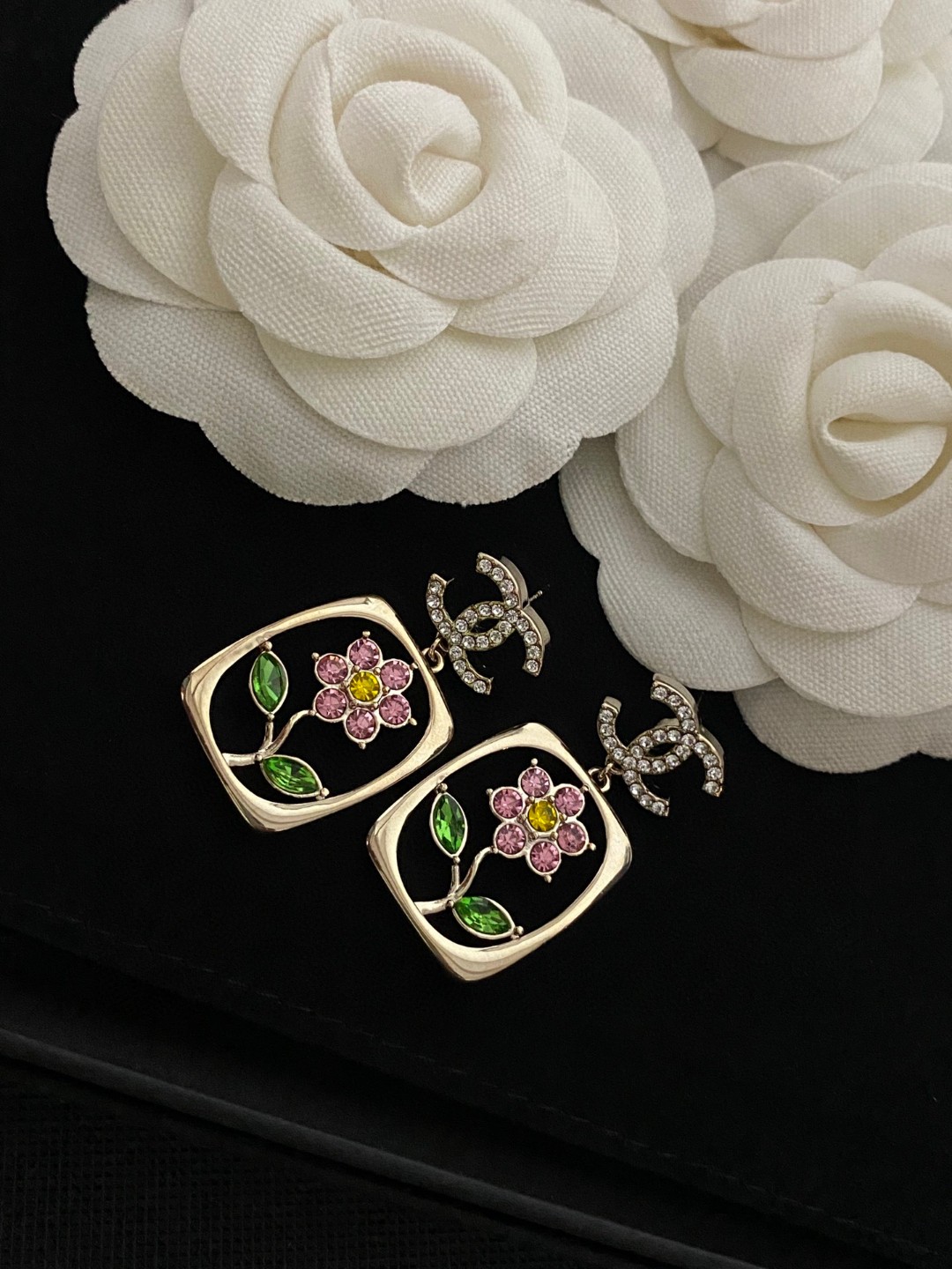 [TOP] CHANEL Earrings - Gold