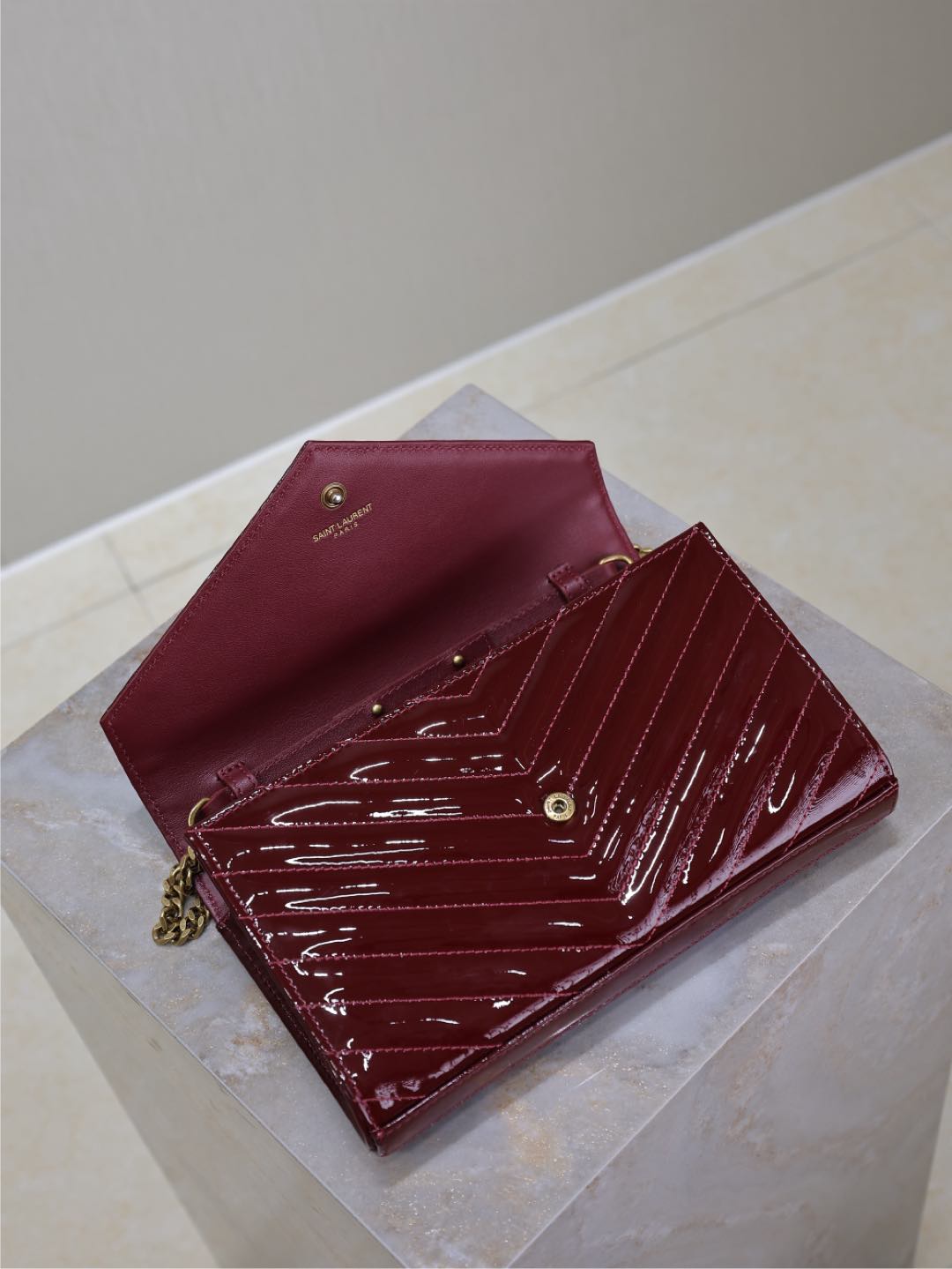 [TOP] Yves Saint Laurent YSL Wallet on Chain in Patent Leather 22.5x14x4cm - Red&GHW