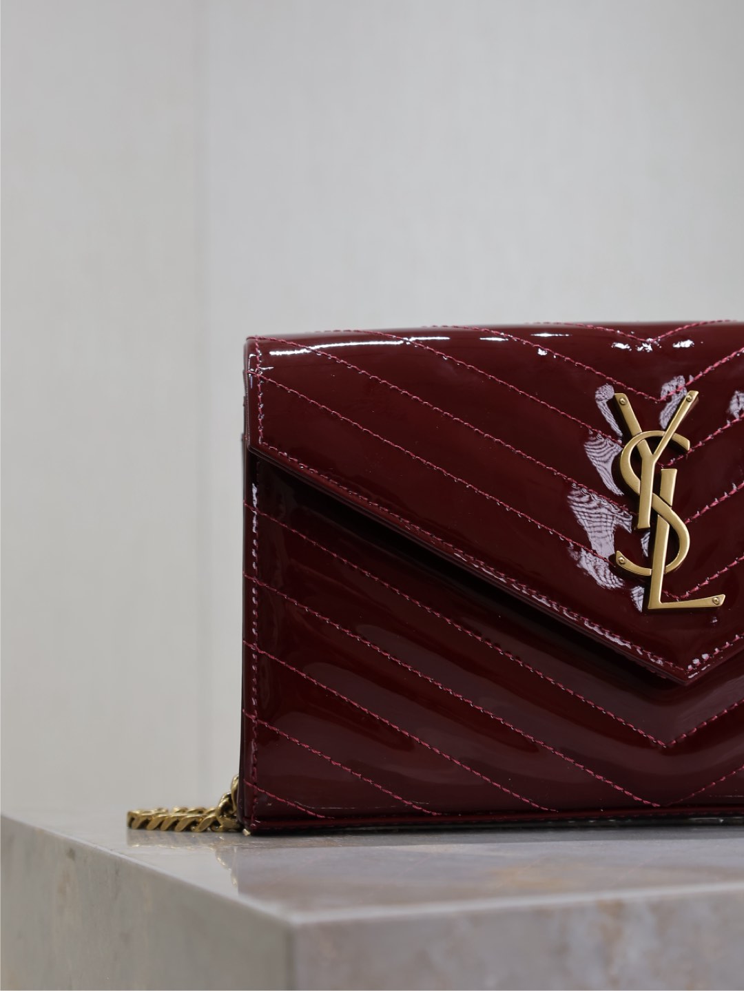 [TOP] Yves Saint Laurent YSL Wallet on Chain in Patent Leather 22.5x14x4cm - Red&GHW