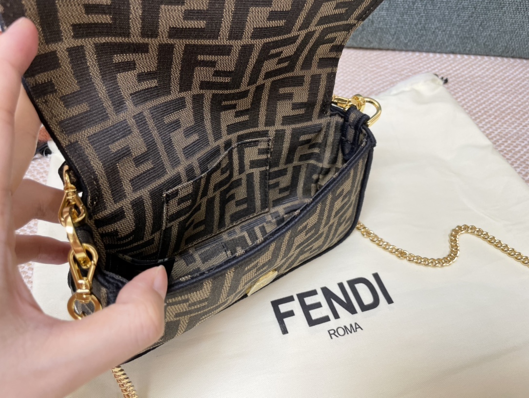 [TOP] FENDI Baguette Canvas Bag 26x13x6cm - Brown