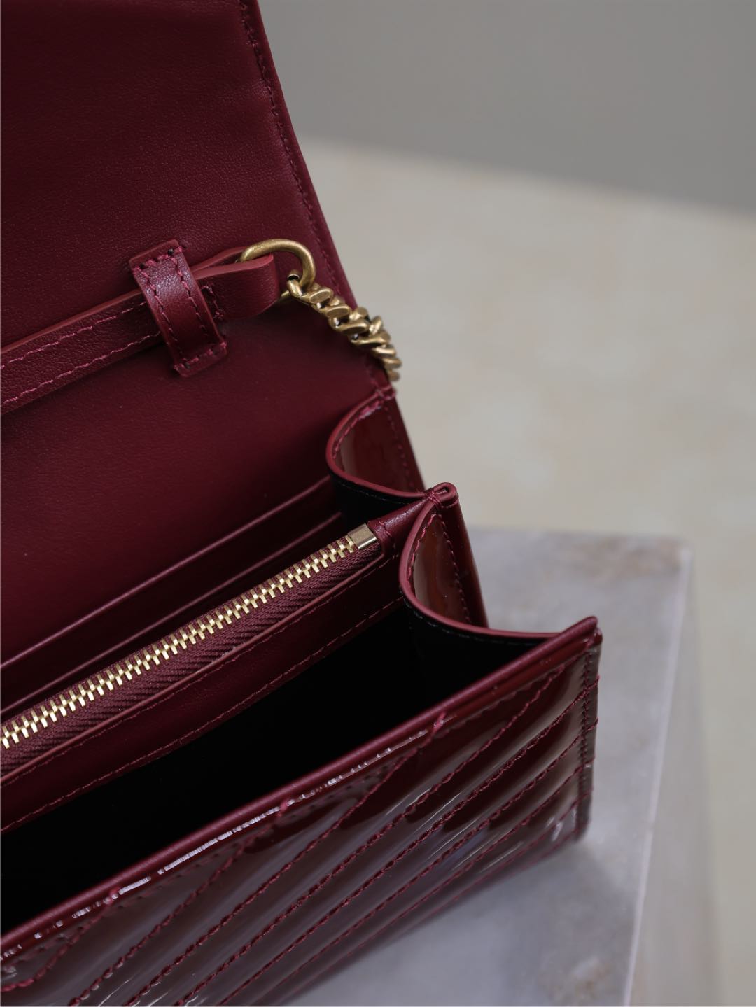 [TOP] Yves Saint Laurent YSL Wallet on Chain in Patent Leather 22.5x14x4cm - Red&GHW