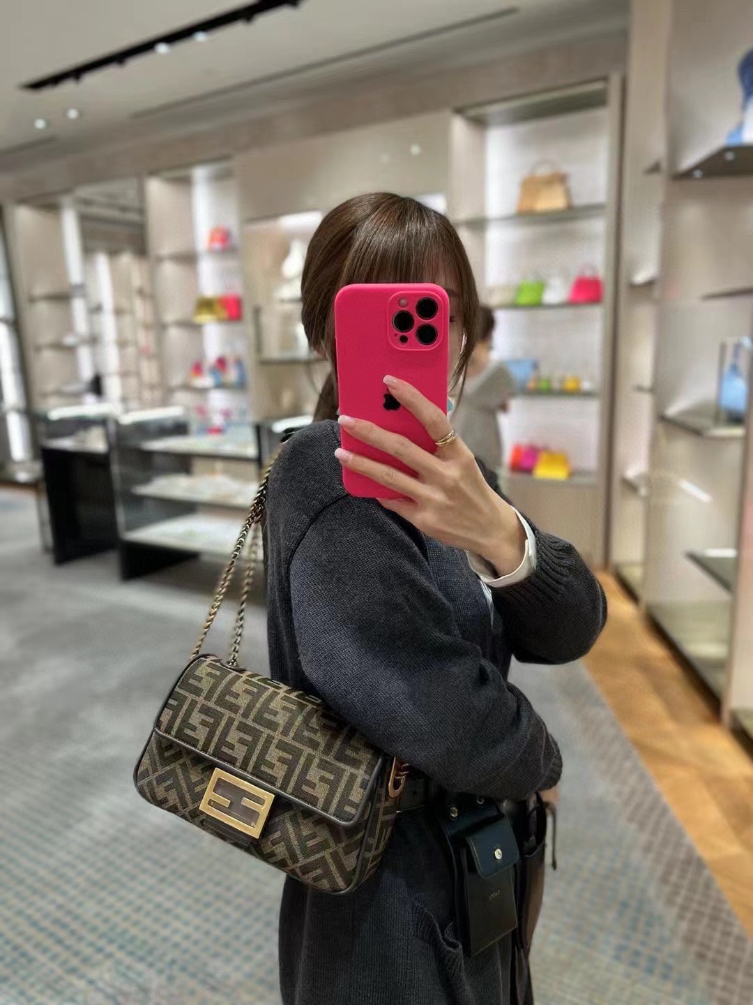 [TOP] FENDI Iconic Baguette Bag 24x14x7cm - Brown