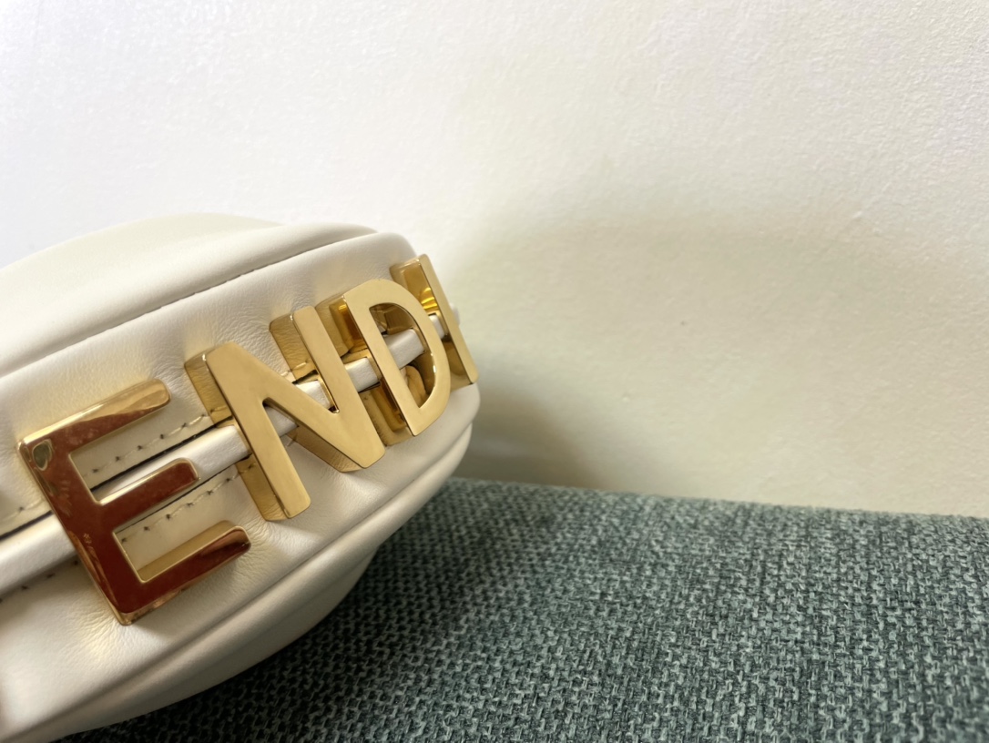 [TOP] FENDI Graphy Bag 5×16.5×14cm - White