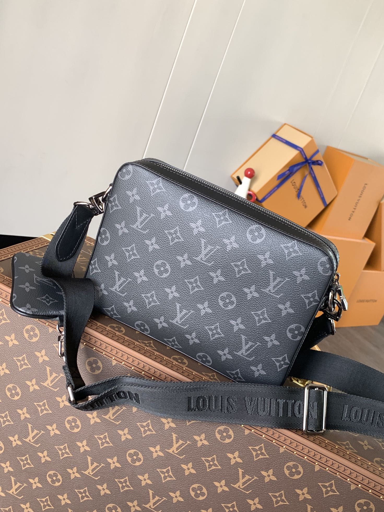 [TOP] Louis Vuitton LV Trio Messenger Bag 25x18.5x7cm - Black