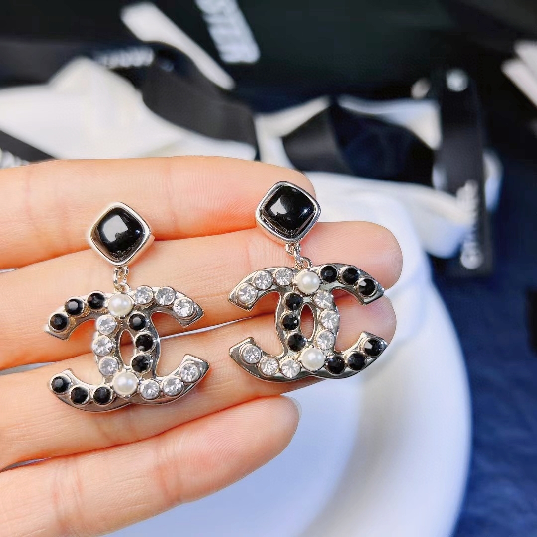 [TOP] CHANEL Earrings - Gold