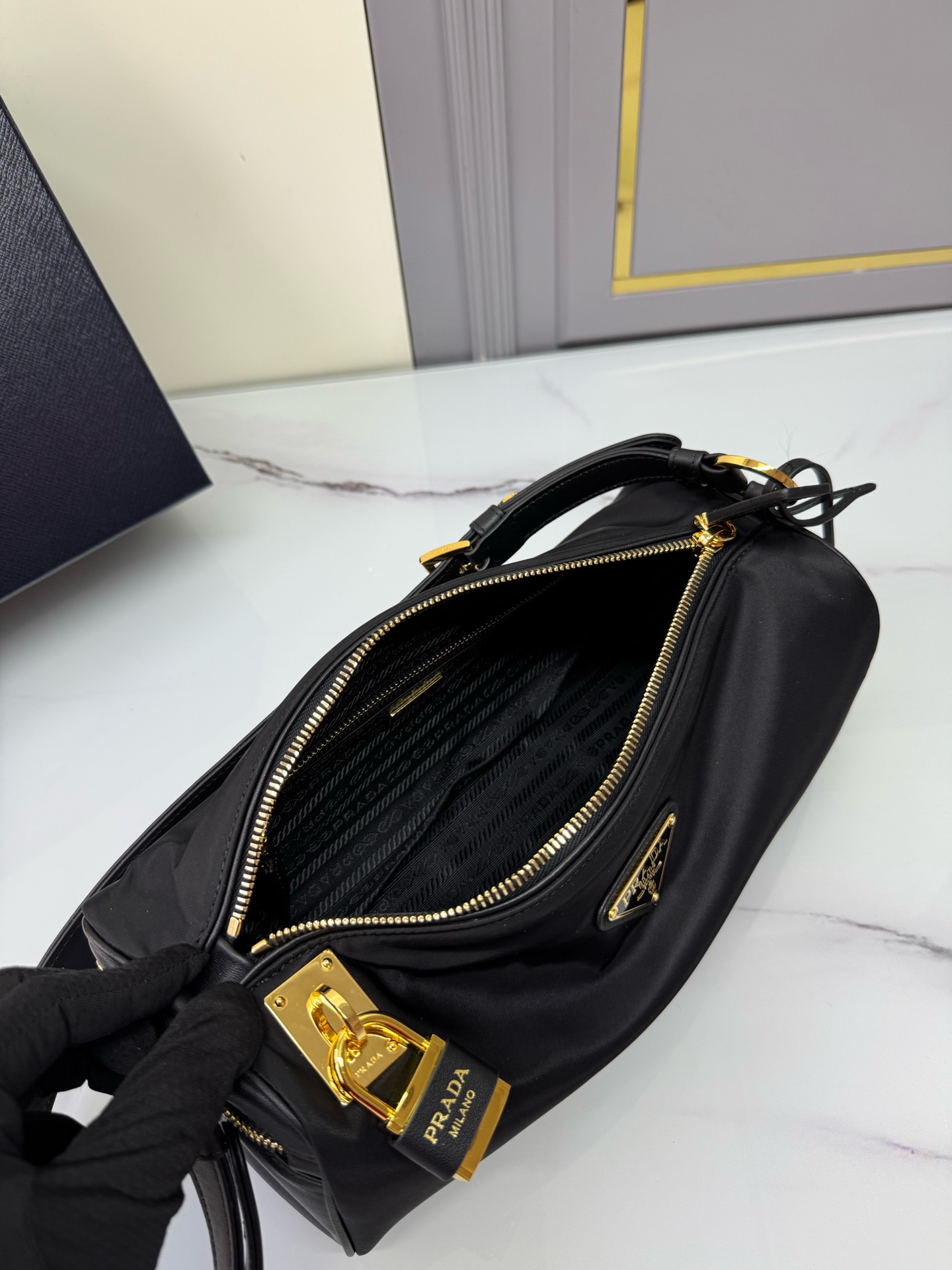 [Top] PRADA Tessuto Locker Bag Re-Nylon 27x12x10.5cm - Black