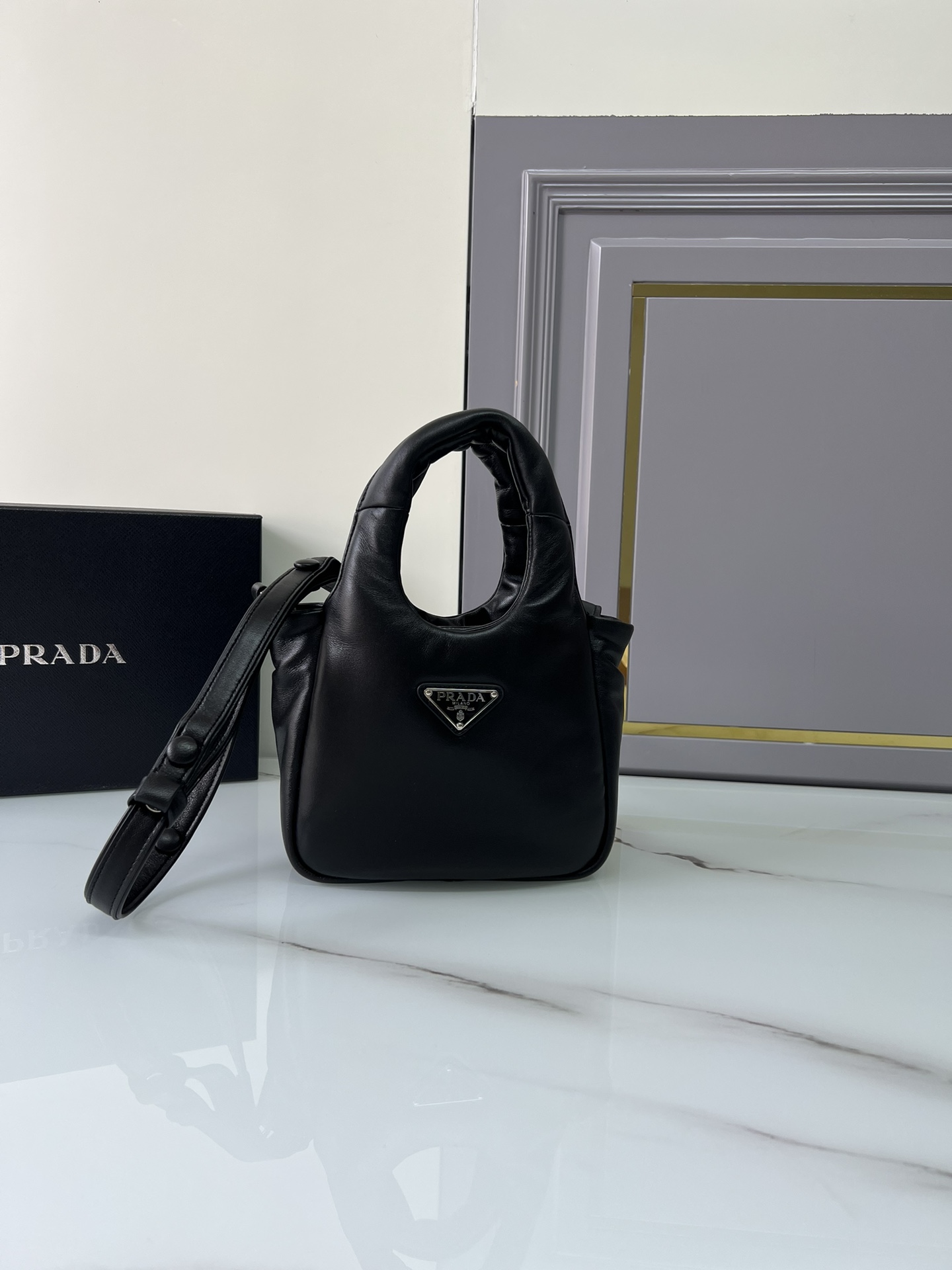 [TOP] PRADA Vegetable Basket Bag Sheepskin 18x15.5x10cm - Black