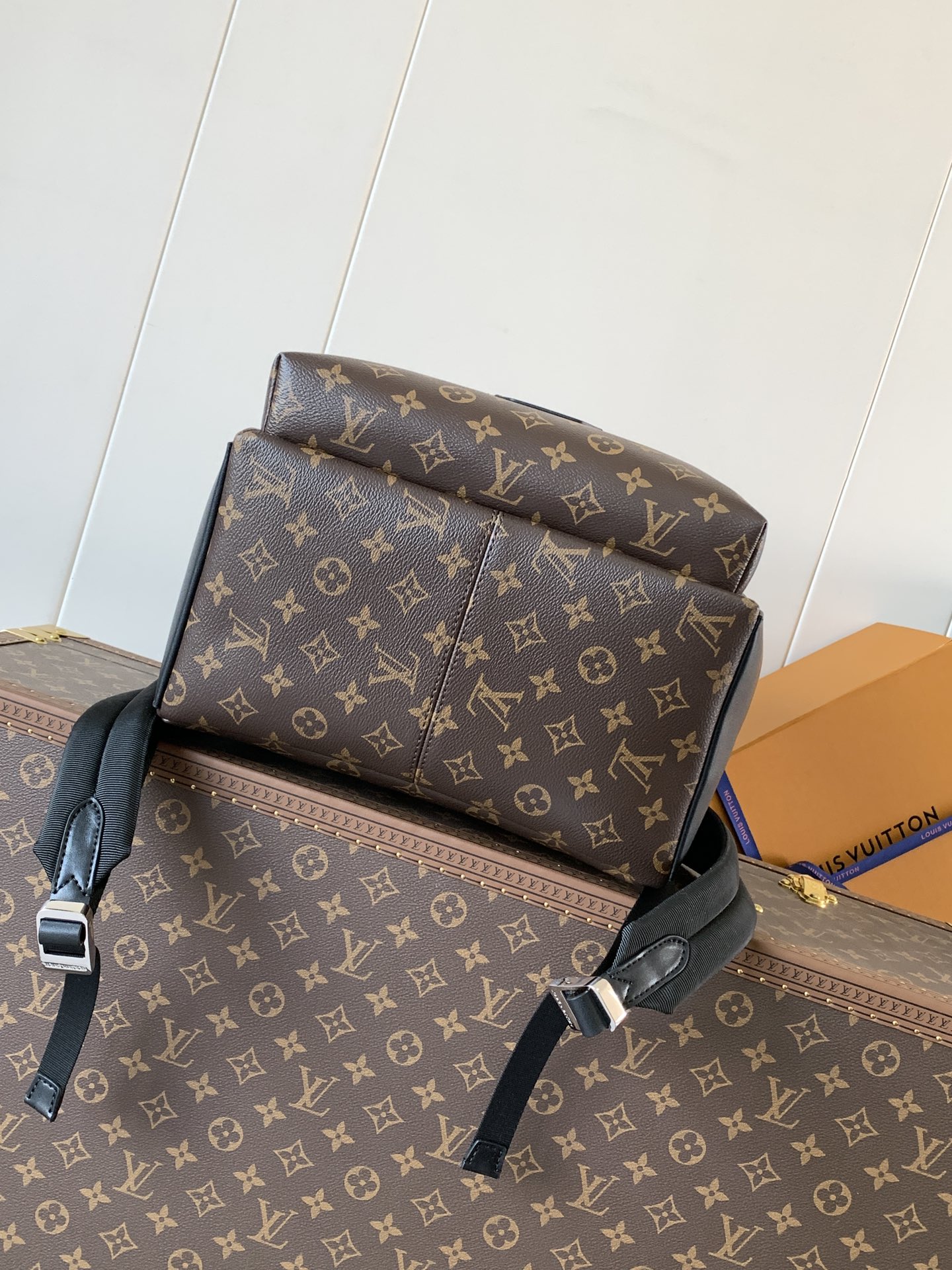 [TOP] Louis Vuitton LV Discovery Backpack Monogram Eclipse Canvas 29x38x20cm - Black/Brown