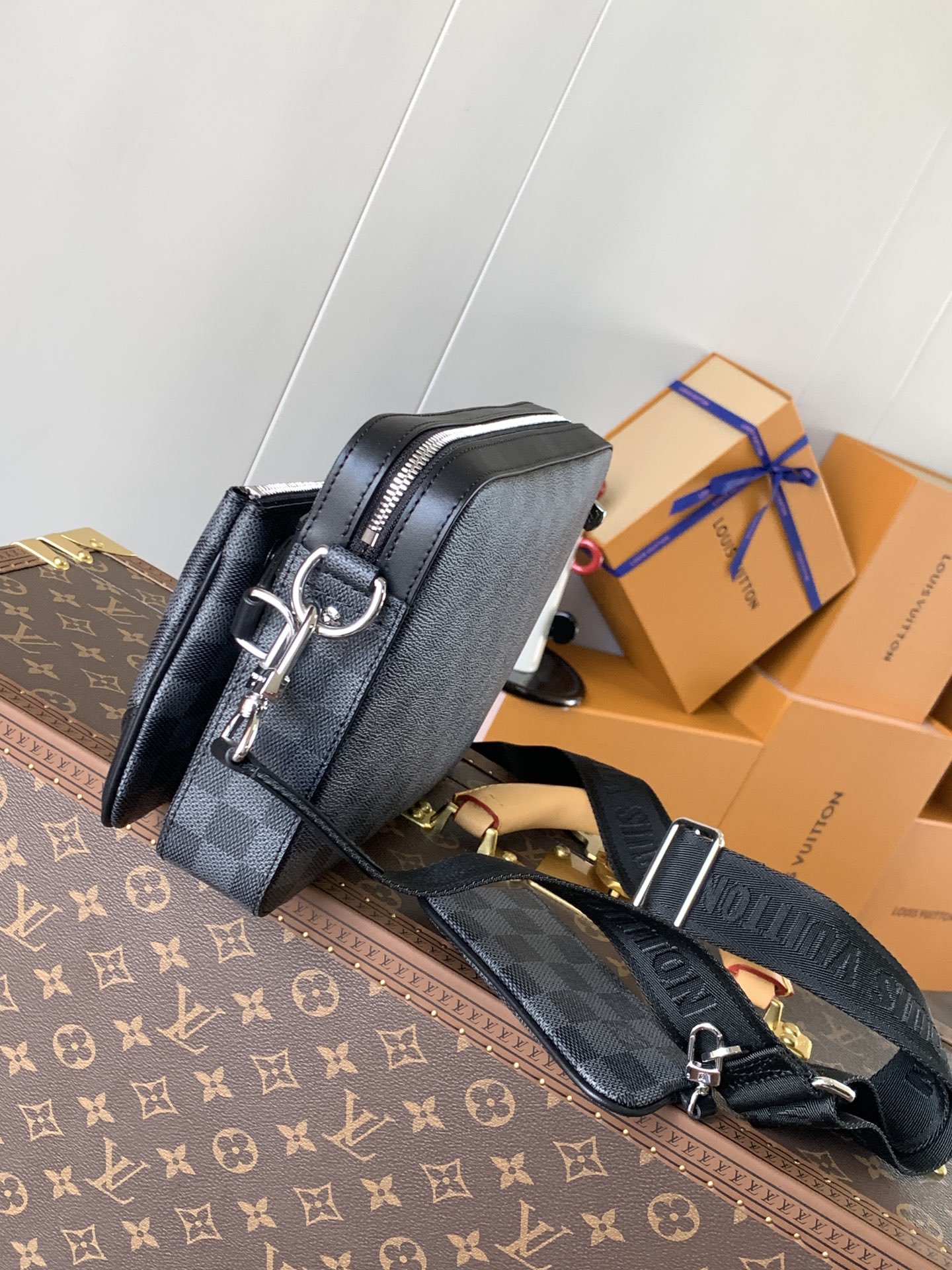 [TOP] Louis Vuitton LV Trio Messenger Bag 25x18.5x7cm - Black