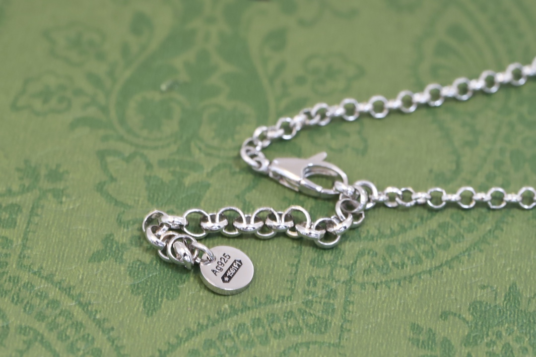 [TOP] GUCCI Heart Necklace - Sliver