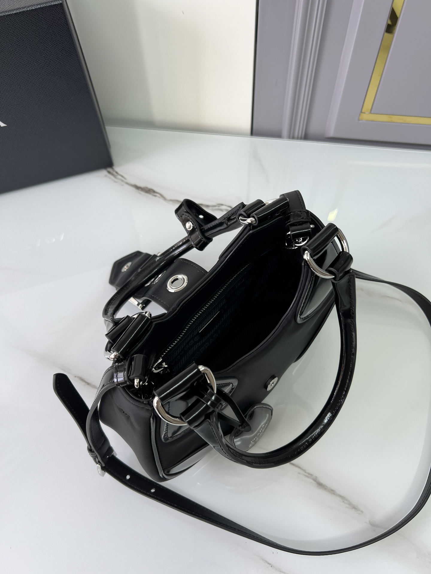 [TOP] PRADA Moon Bag Nylon/Glossy Cowhide 22.5x16x7.5cm - Black