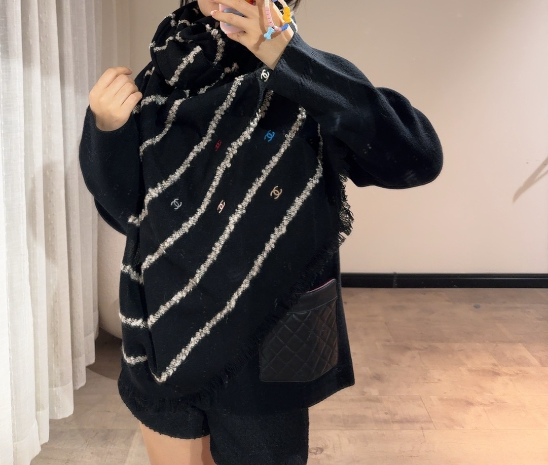 [TOP] CHANEL CC Scarf - Black