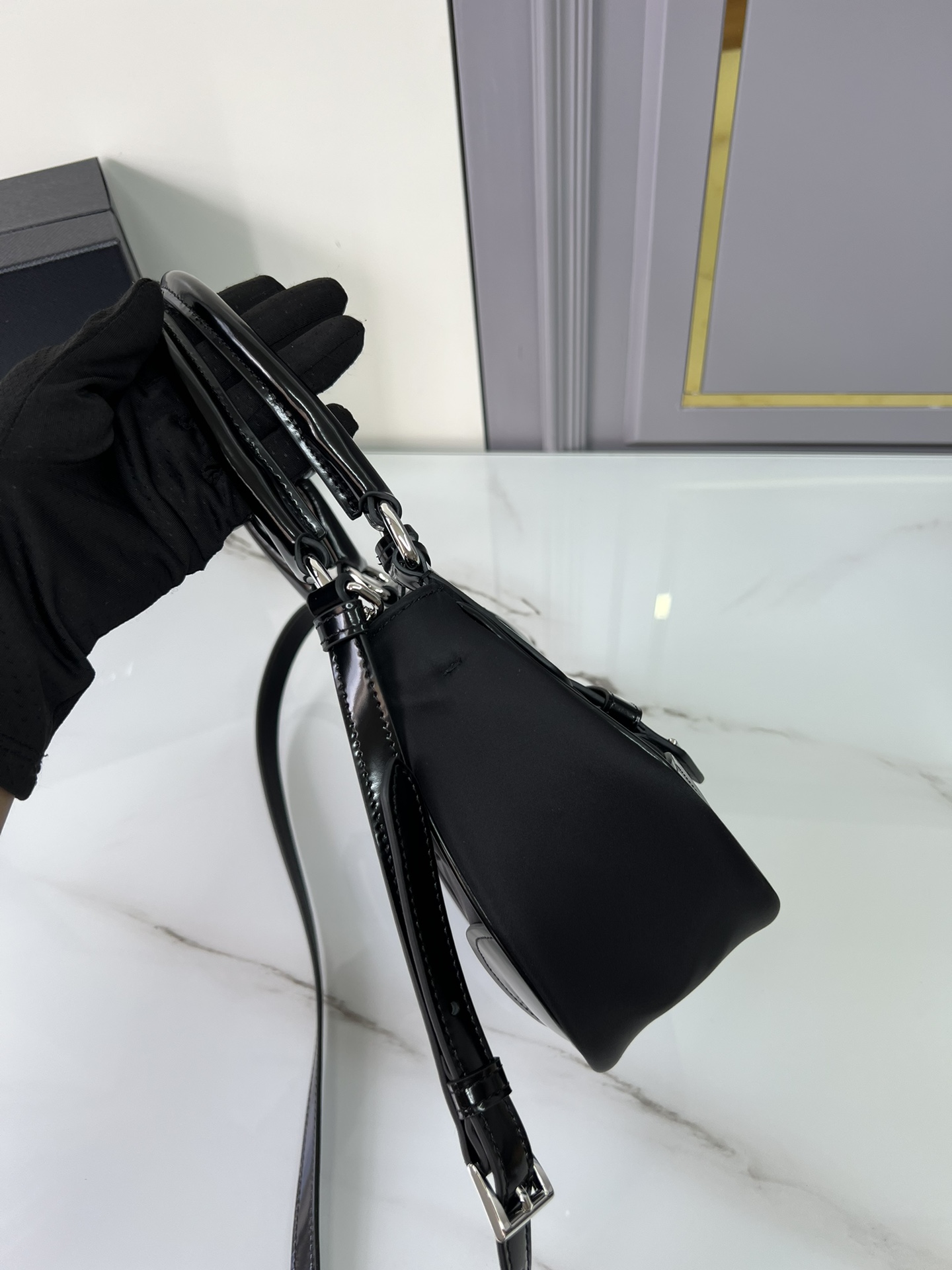 [TOP] PRADA Moon Bag Nylon/Glossy Cowhide 22.5x16x7.5cm - Black