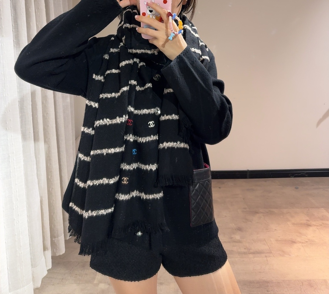 [TOP] CHANEL CC Scarf - Black