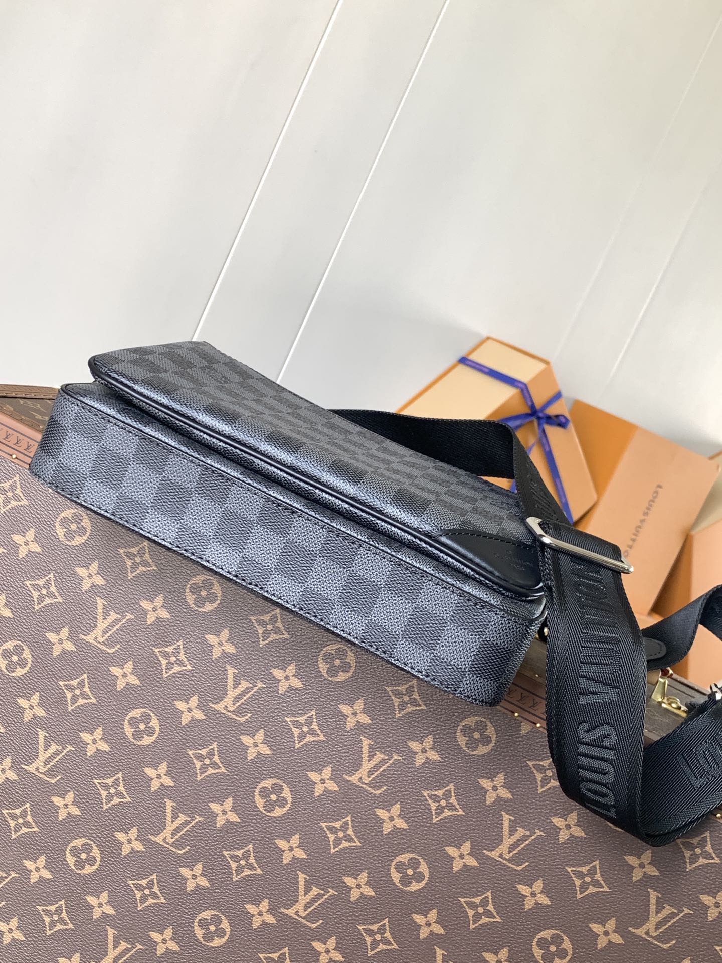 [TOP] Louis Vuitton LV Trio Messenger Bag 25x18.5x7cm - Black