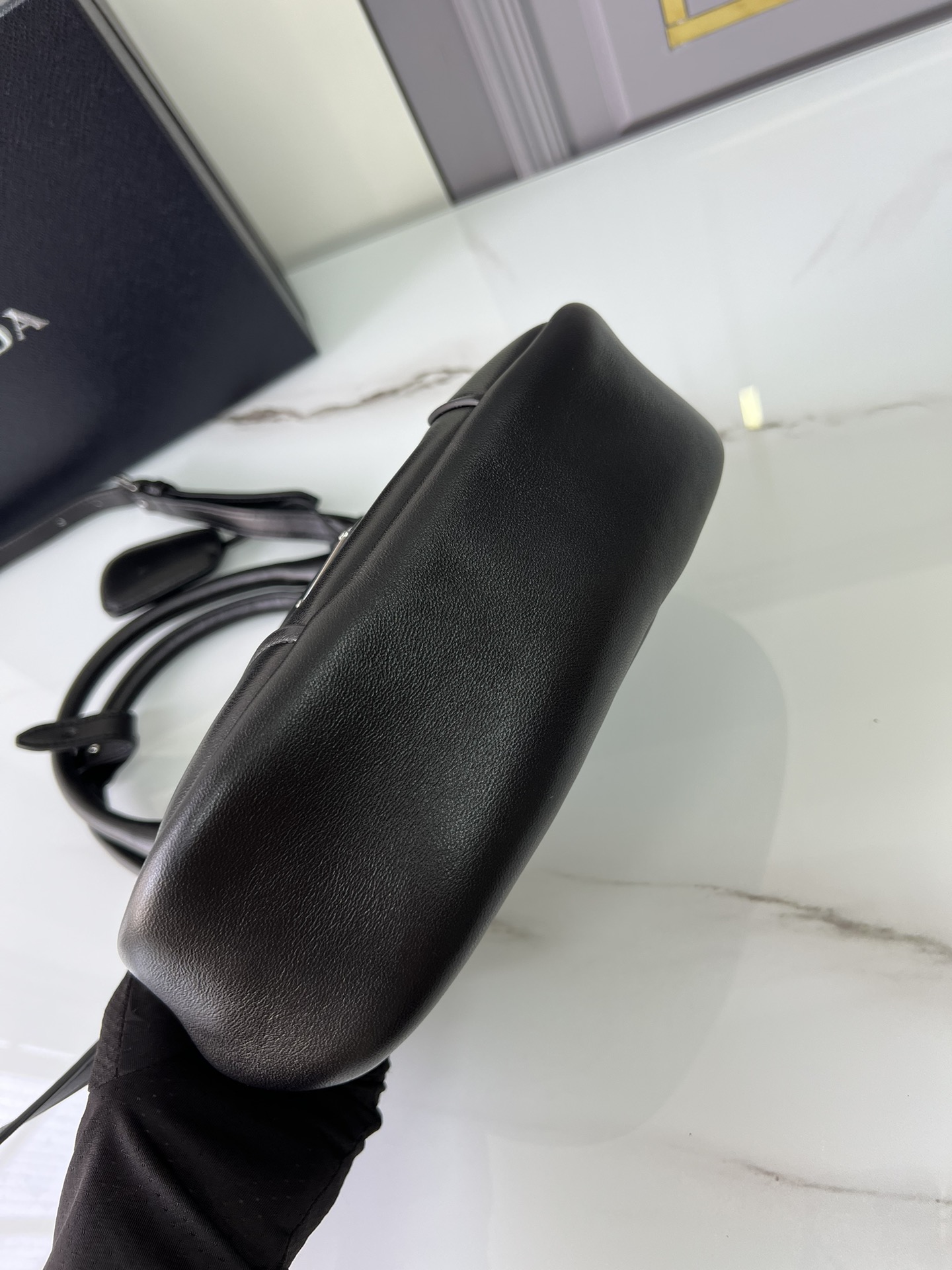 [TOP] PRADA Moon Bag Sheepskin 22.5x16x7.5cm - Black