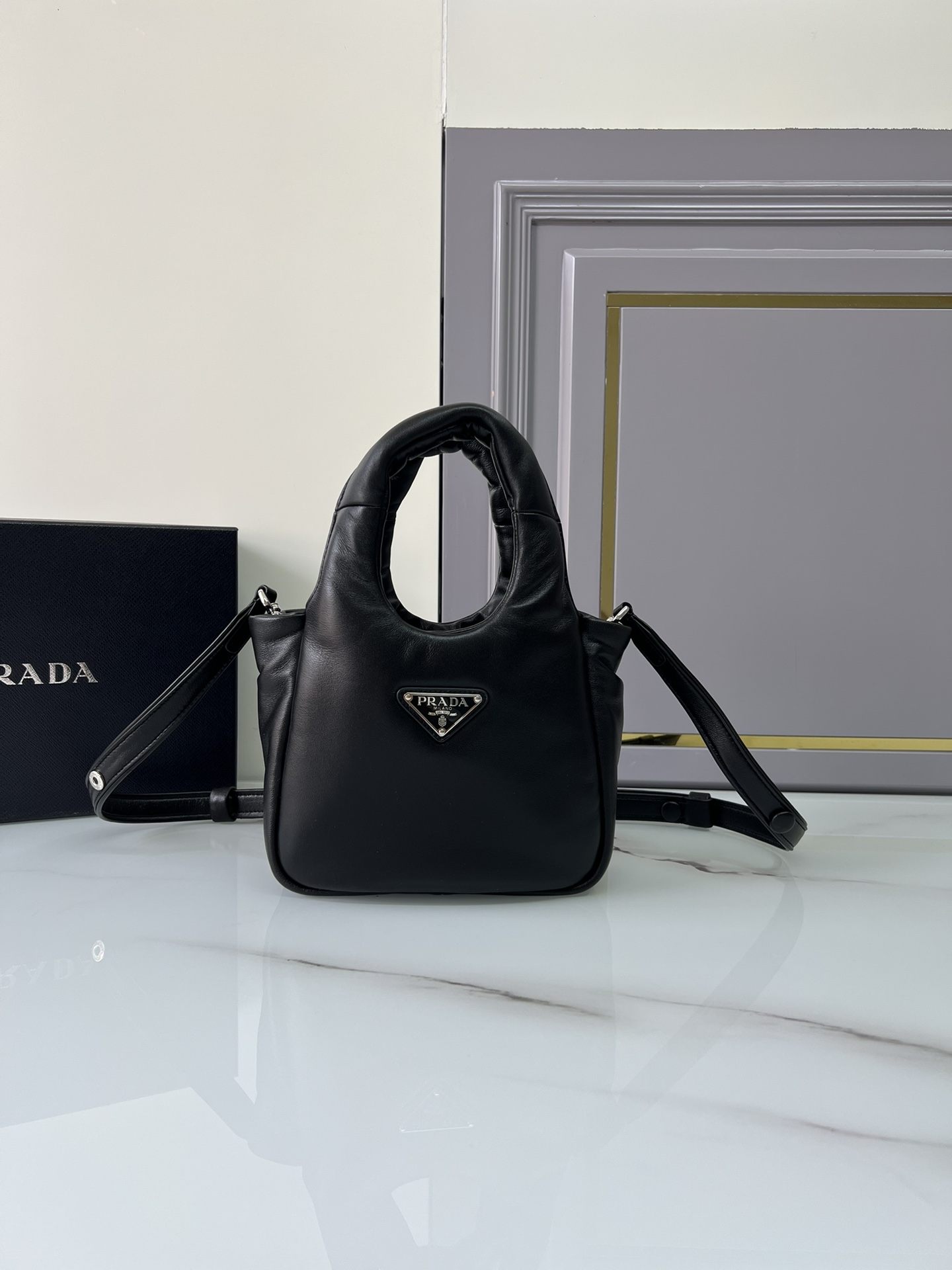 [TOP] PRADA Vegetable Basket Bag Sheepskin 18x15.5x10cm - Black