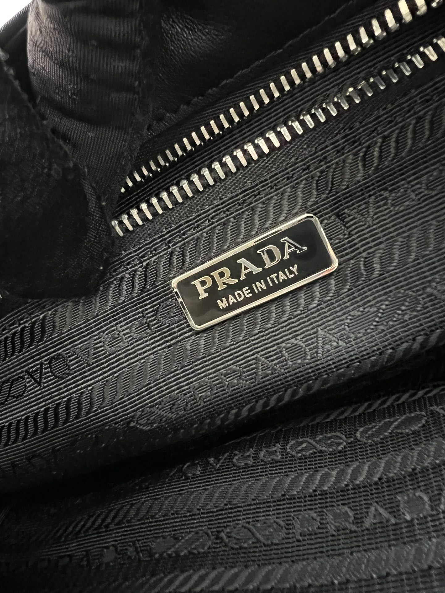 [TOP] PRADA Moon Bag Nylon/Glossy Cowhide 22.5x16x7.5cm - Black