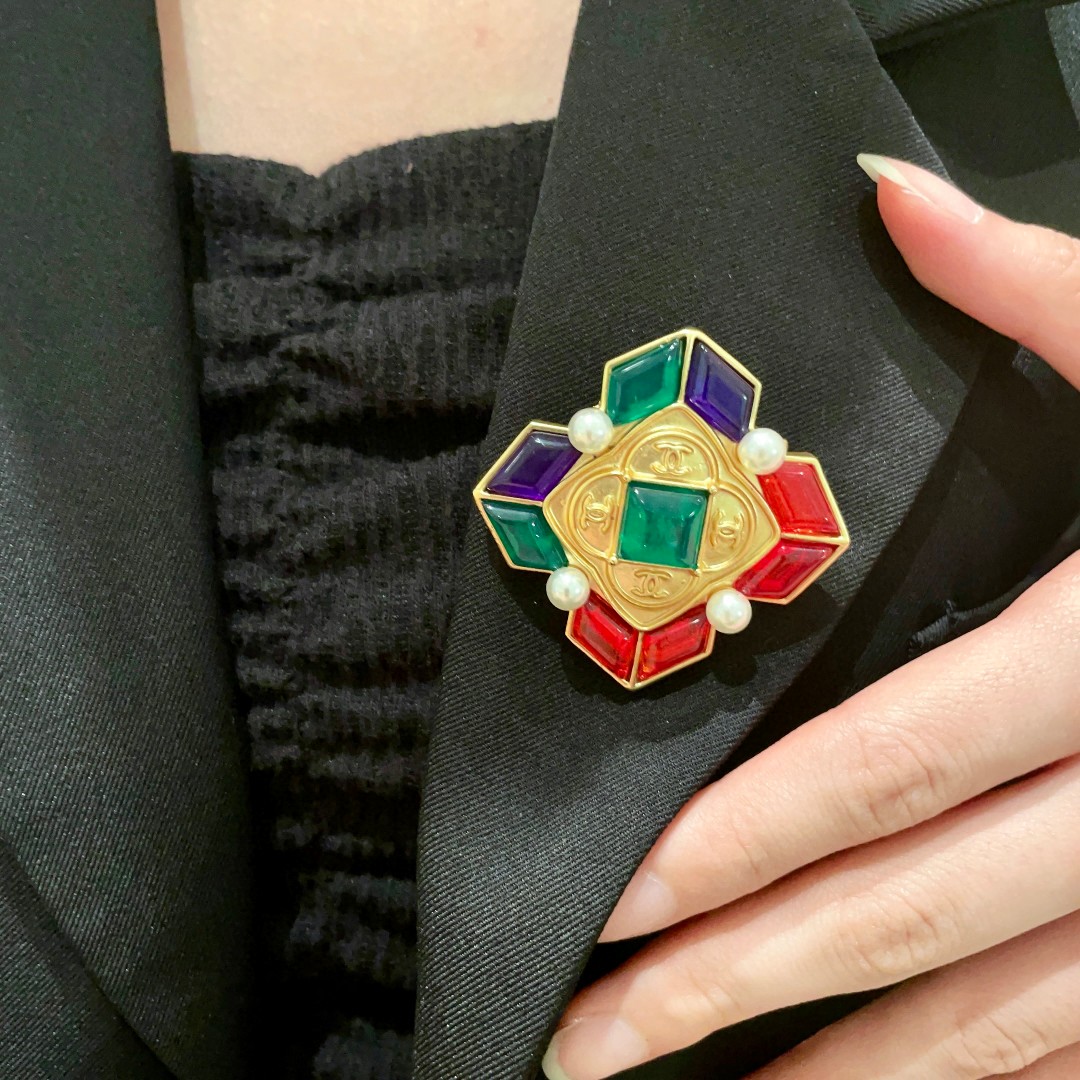 [TOP] CHANEL Brooch - Gold