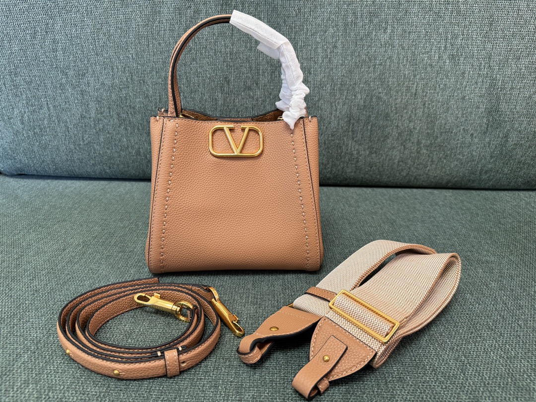 [TOP] VALENTINO VLogo Signature Cowhide Handbag 19*17*14cm/26*27*17cm - 4 Colour