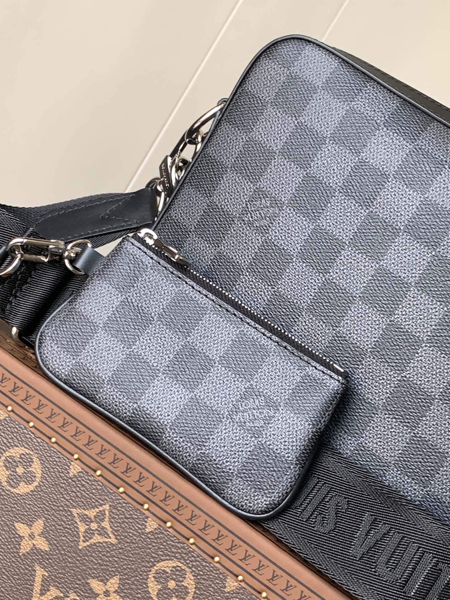 [TOP] Louis Vuitton LV Trio Messenger Bag 25x18.5x7cm - Black