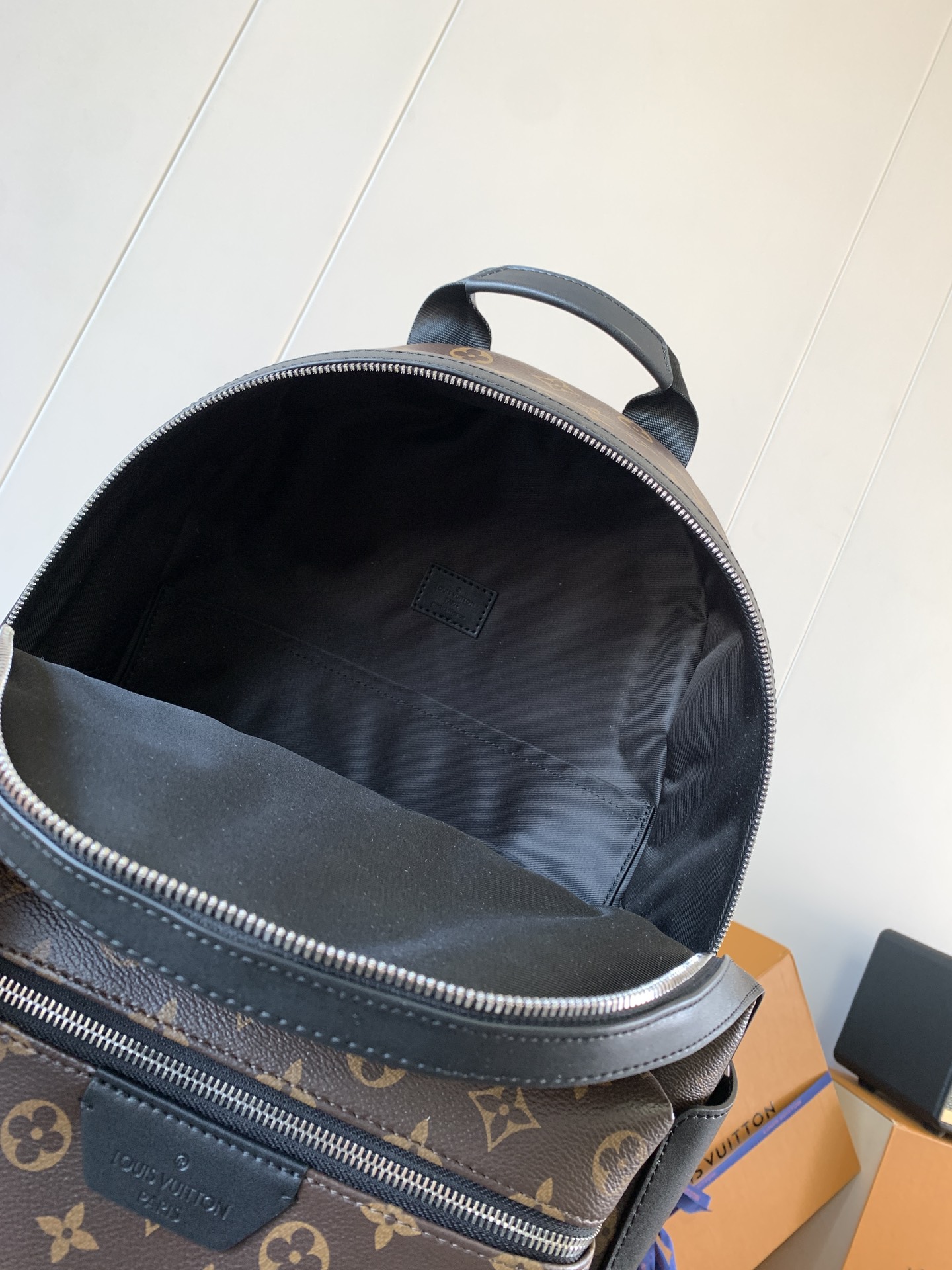 [TOP] Louis Vuitton LV Discovery Backpack Monogram Eclipse Canvas 29x38x20cm - Black/Brown