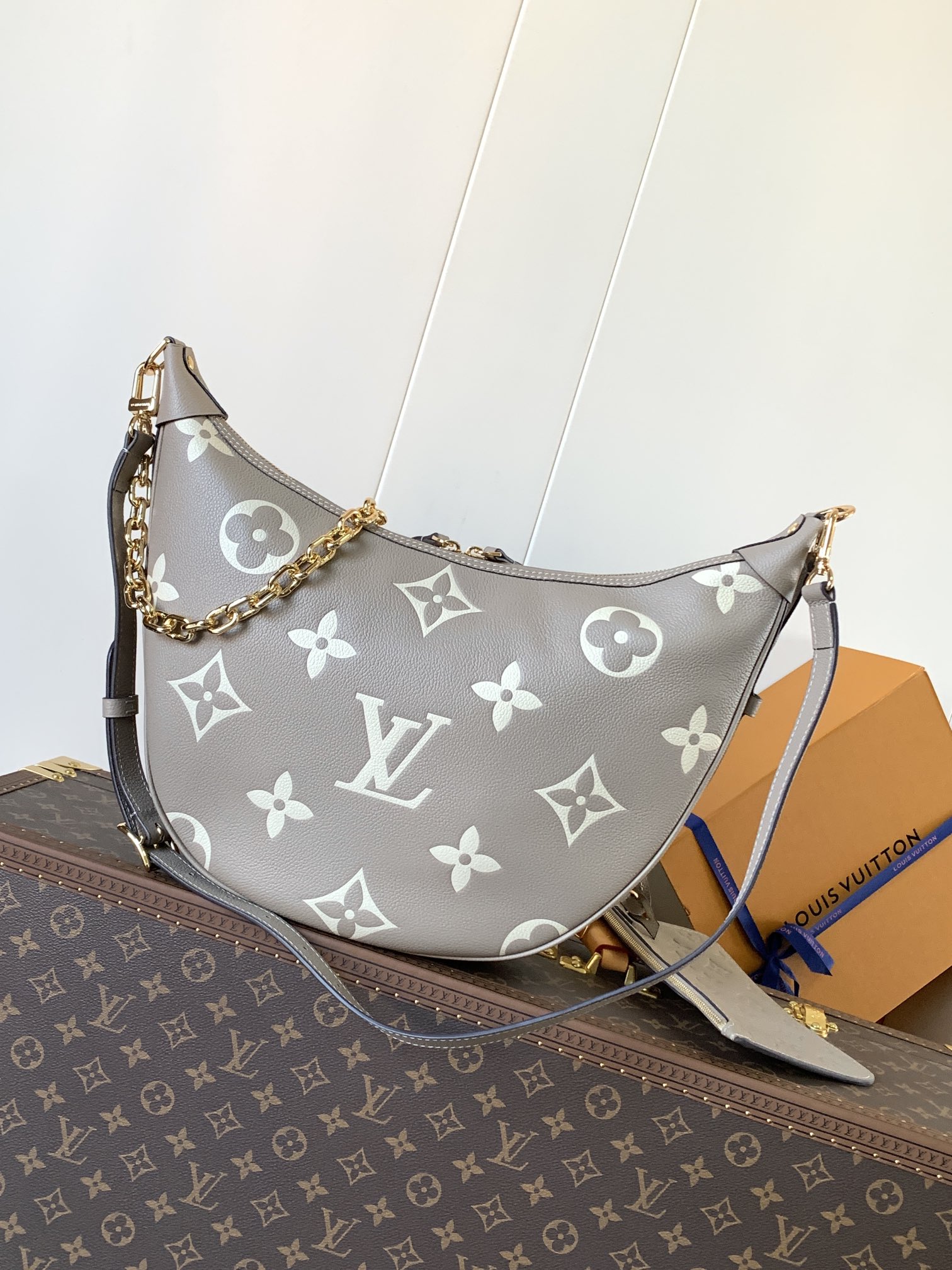 [TOP] Louis Vuitton LV Loop Hobo Bag Monogram Empreinte Calfskin 38x26x10cm- Gray