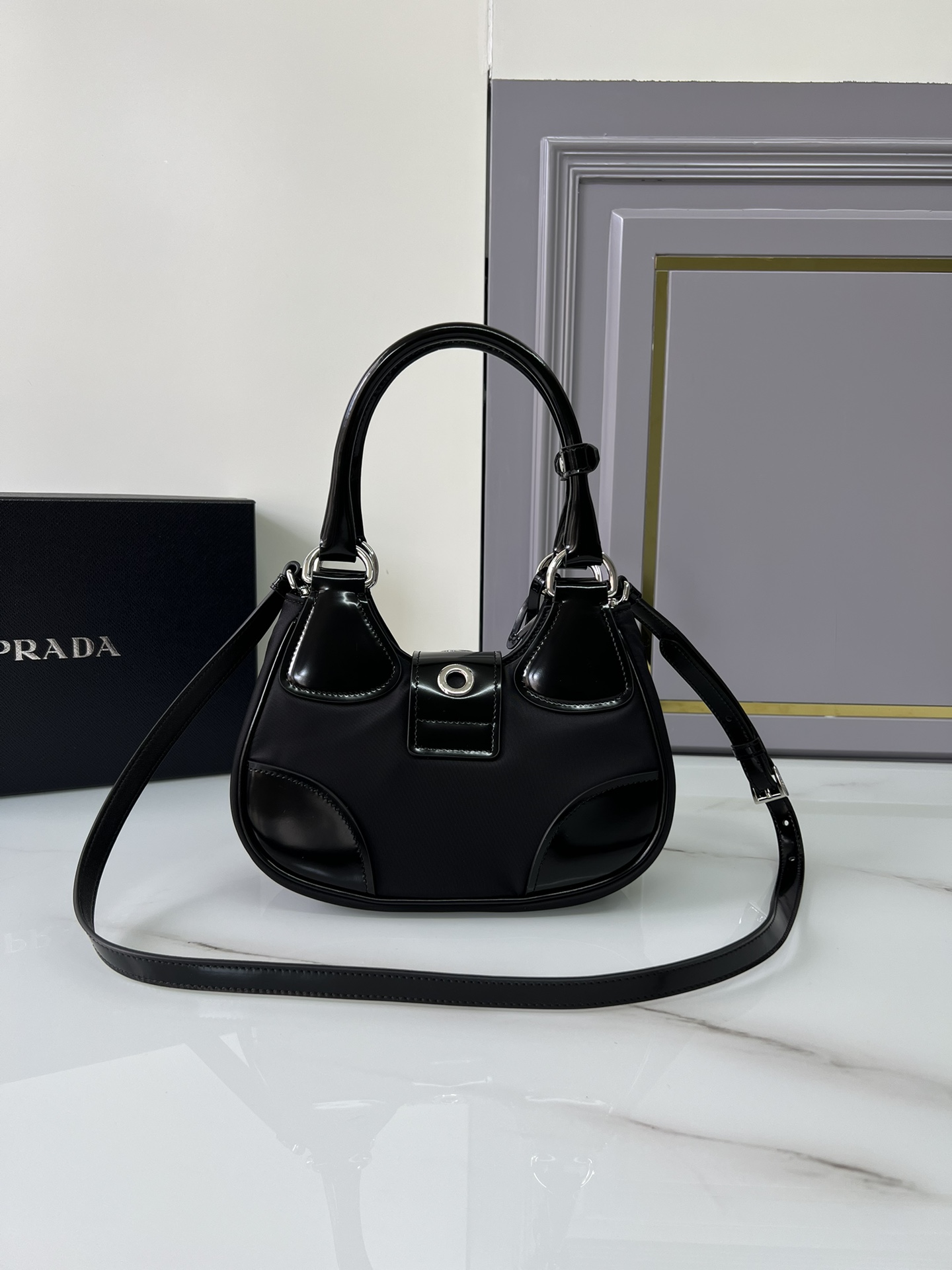 [TOP] PRADA Moon Bag Nylon/Glossy Cowhide 22.5x16x7.5cm - Black
