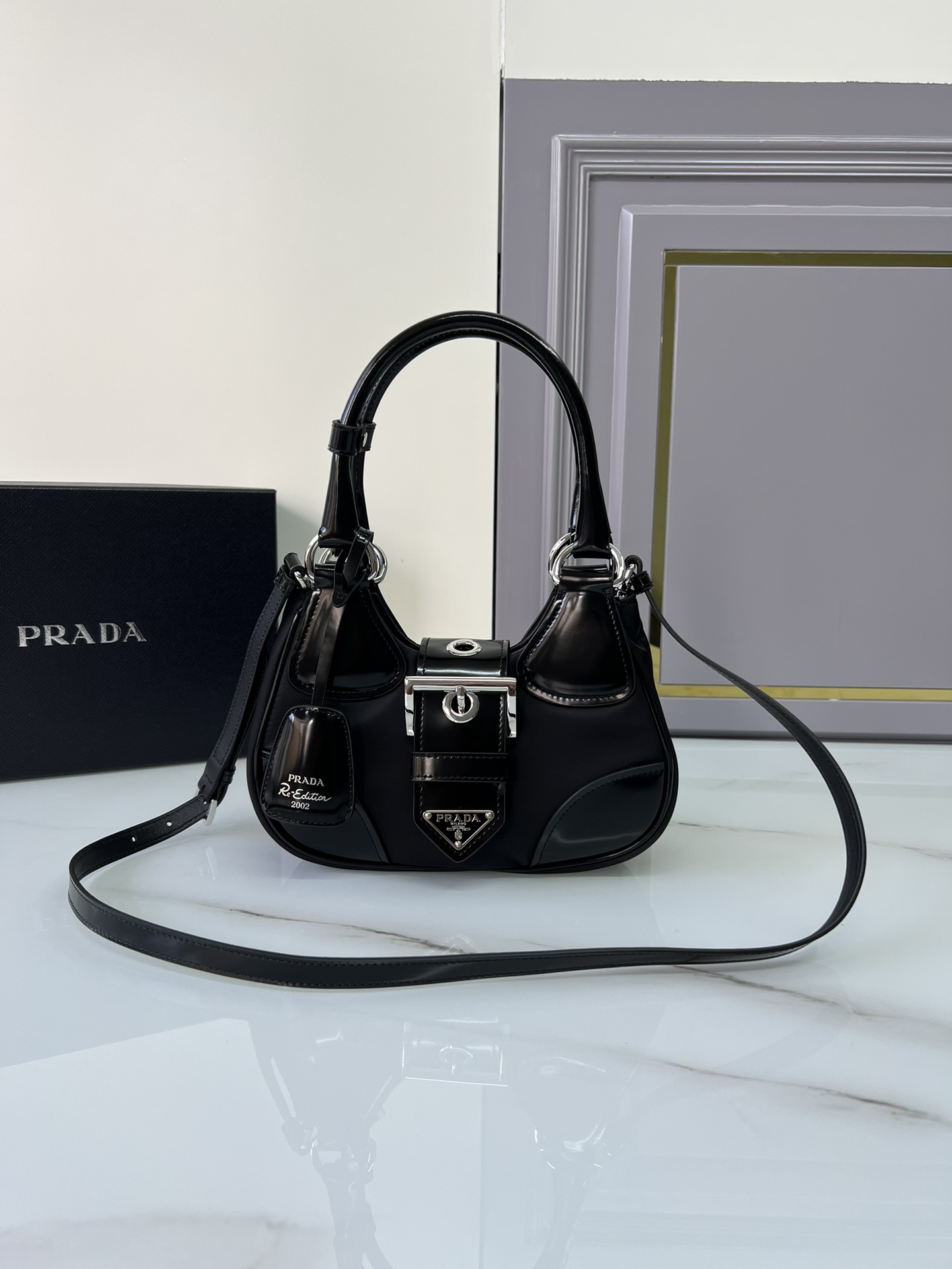 [TOP] PRADA Moon Bag Nylon/Glossy Cowhide 22.5x16x7.5cm - Black