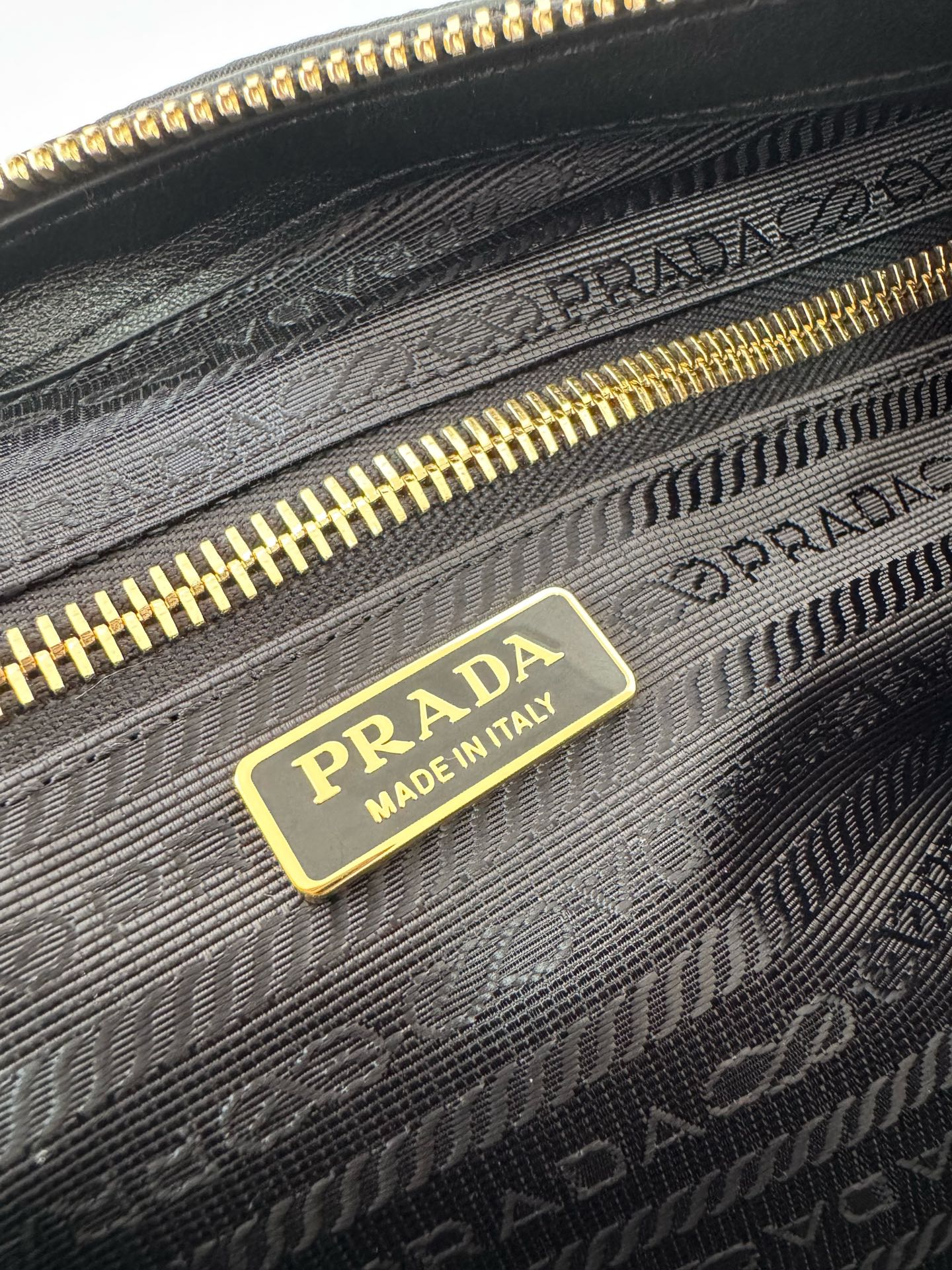 [Top] PRADA Tessuto Locker Bag Re-Nylon 27x12x10.5cm - Black