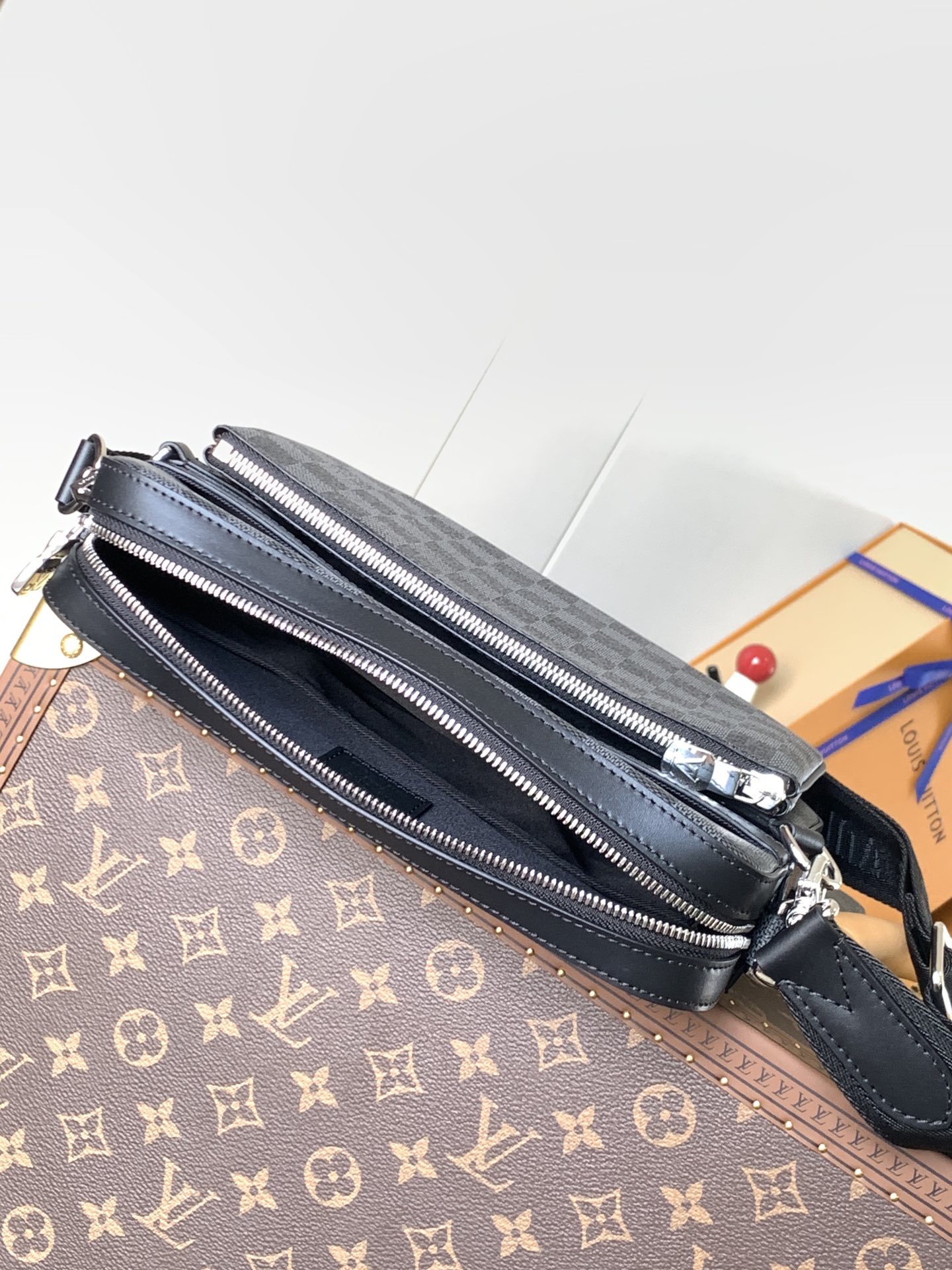 [TOP] Louis Vuitton LV Trio Messenger Bag 25x18.5x7cm - Black