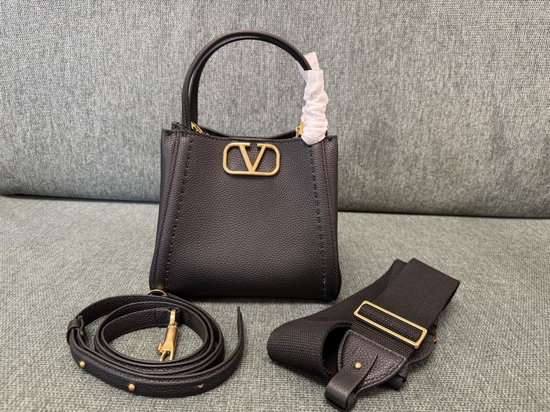 [TOP] VALENTINO VLogo Signature Cowhide Handbag 19*17*14cm/26*27*17cm - 4 Colour