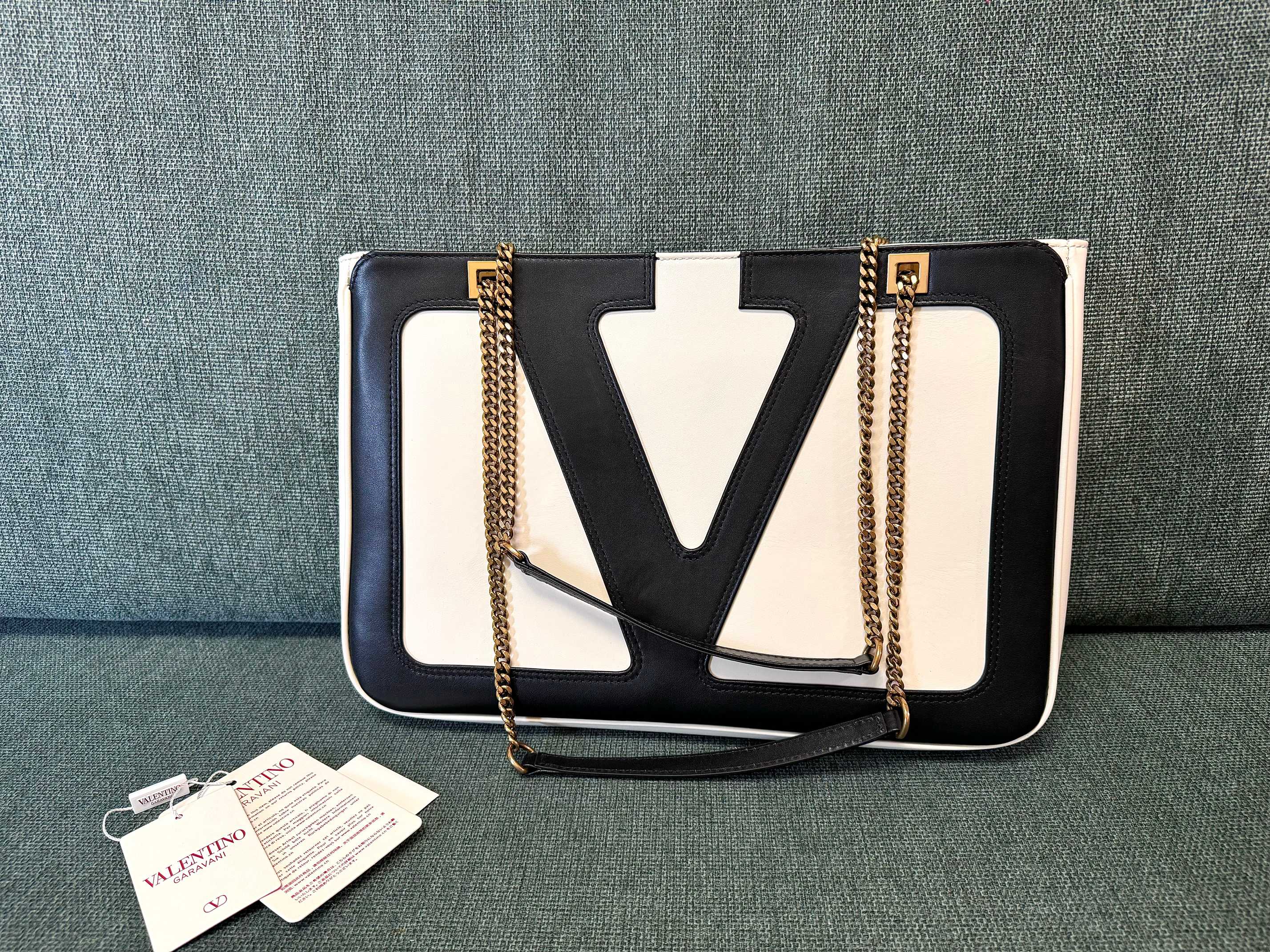 [TOP] VALENTINO VLOGO SIGNATURE Chain Handbag 27x18x3cm/37x26x3cm - 2 Colour