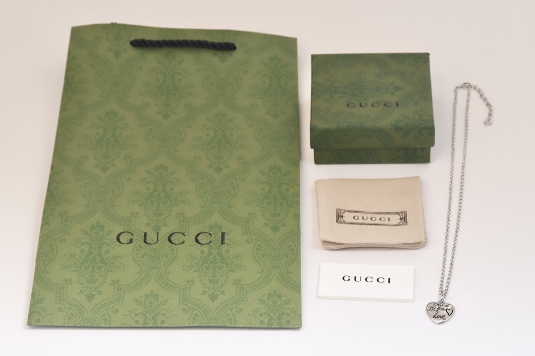 [TOP] GUCCI Heart Necklace - Sliver