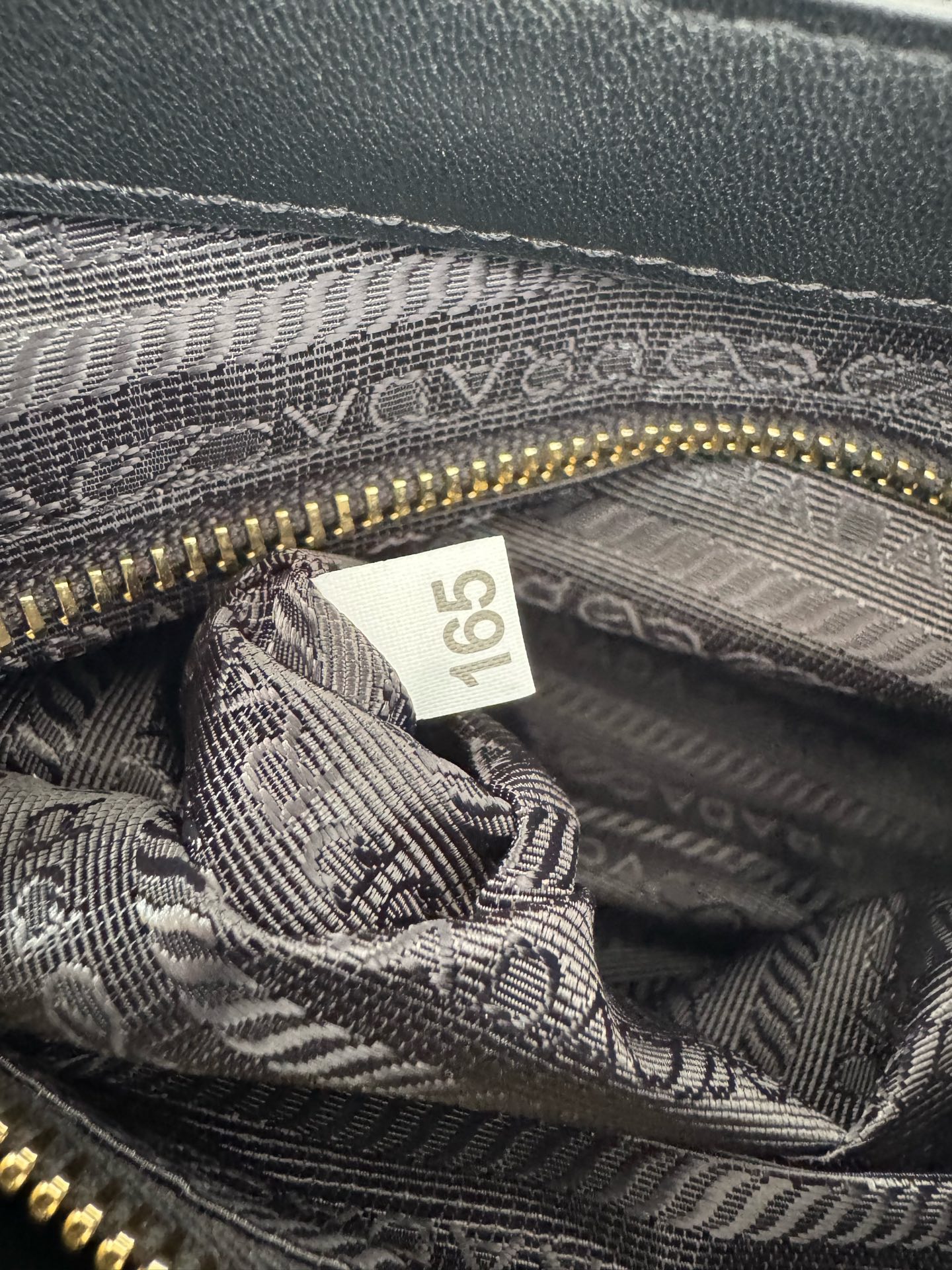 [TOP] PRADA Tessuto Locker Bag Re-Nylon 34x19.5x10cm - Black