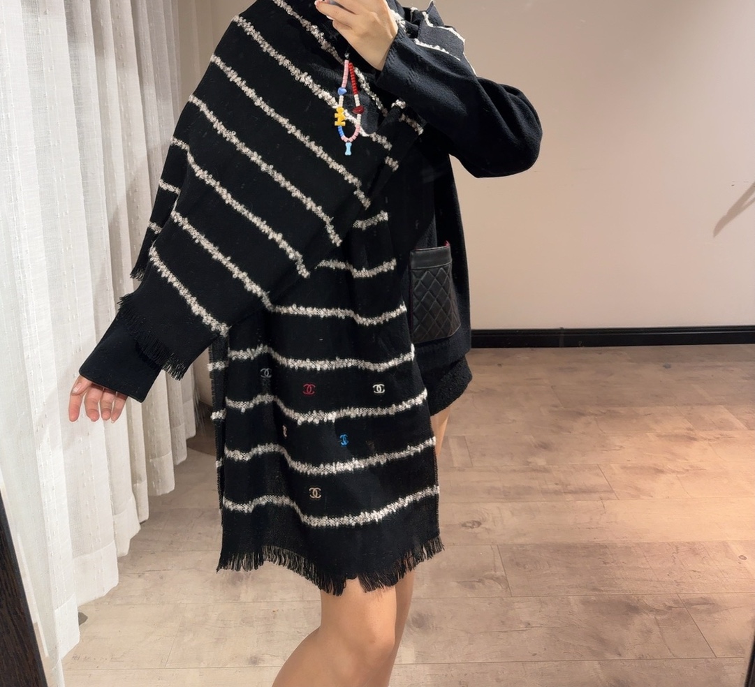 [TOP] CHANEL CC Scarf - Black