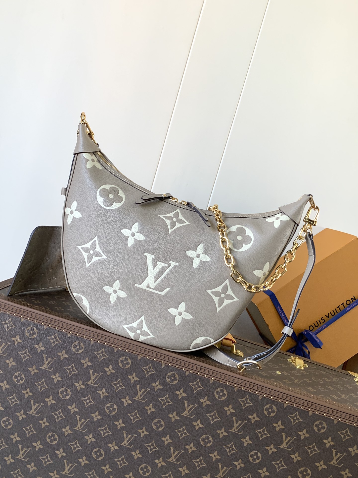 [TOP] Louis Vuitton LV Loop Hobo Bag Monogram Empreinte Calfskin 38x26x10cm- Gray