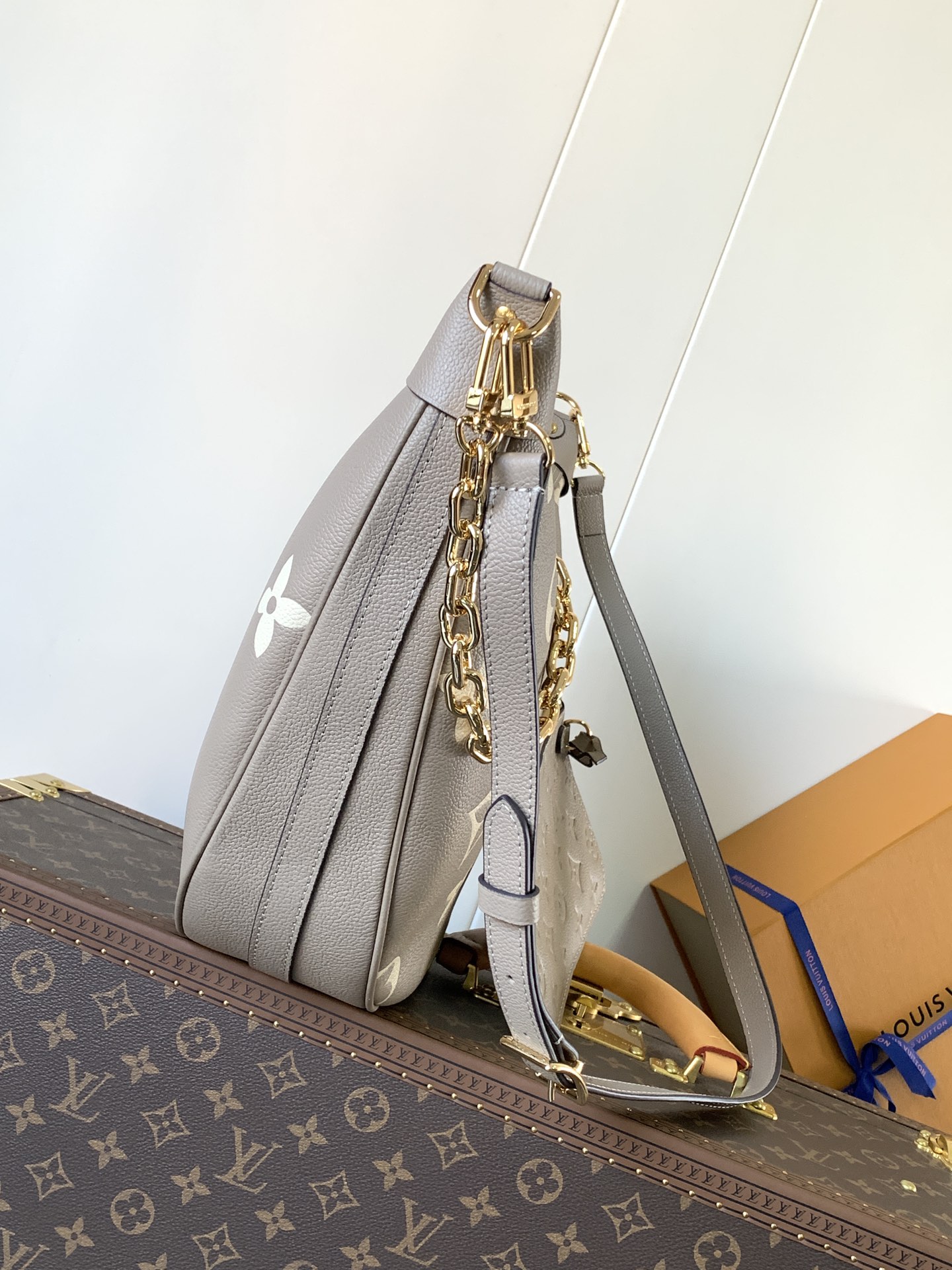 [TOP] Louis Vuitton LV Loop Hobo Bag Monogram Empreinte Calfskin 38x26x10cm- Gray