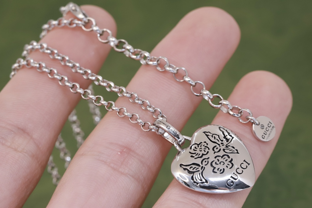 [TOP] GUCCI Heart Necklace - Sliver