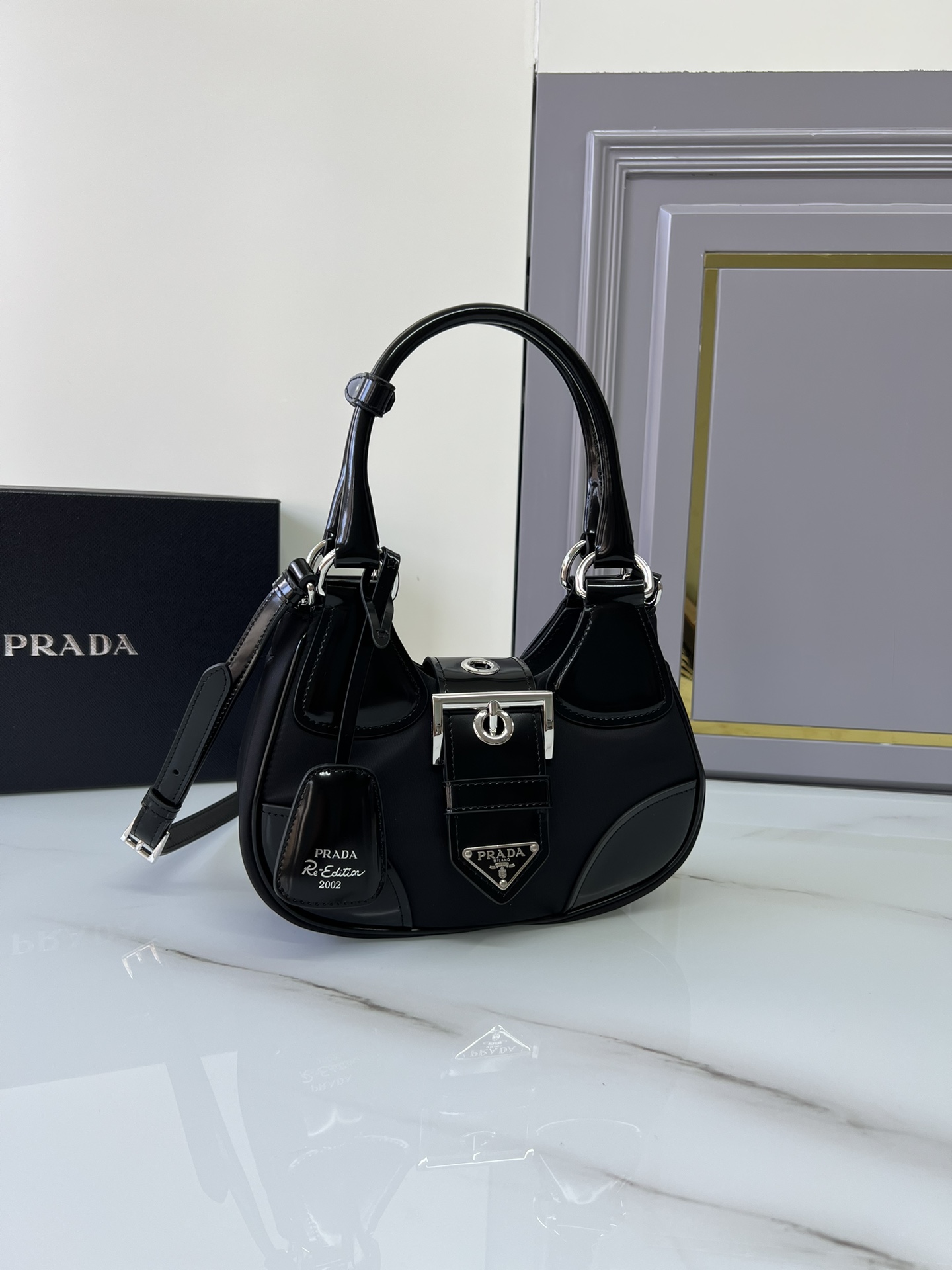 [TOP] PRADA Moon Bag Nylon/Glossy Cowhide 22.5x16x7.5cm - Black